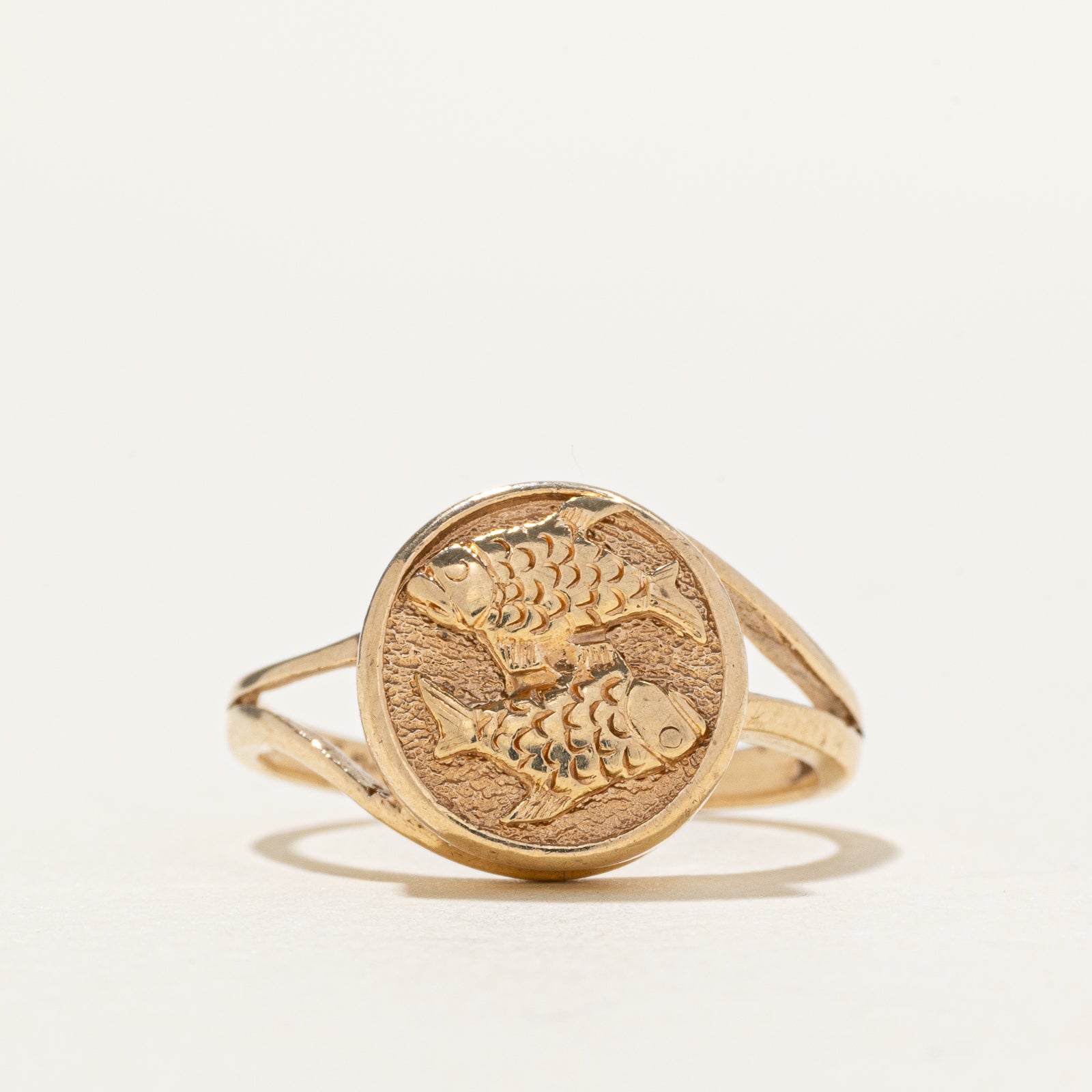 10k Yellow Gold Pisces Ring | SZ 5.25