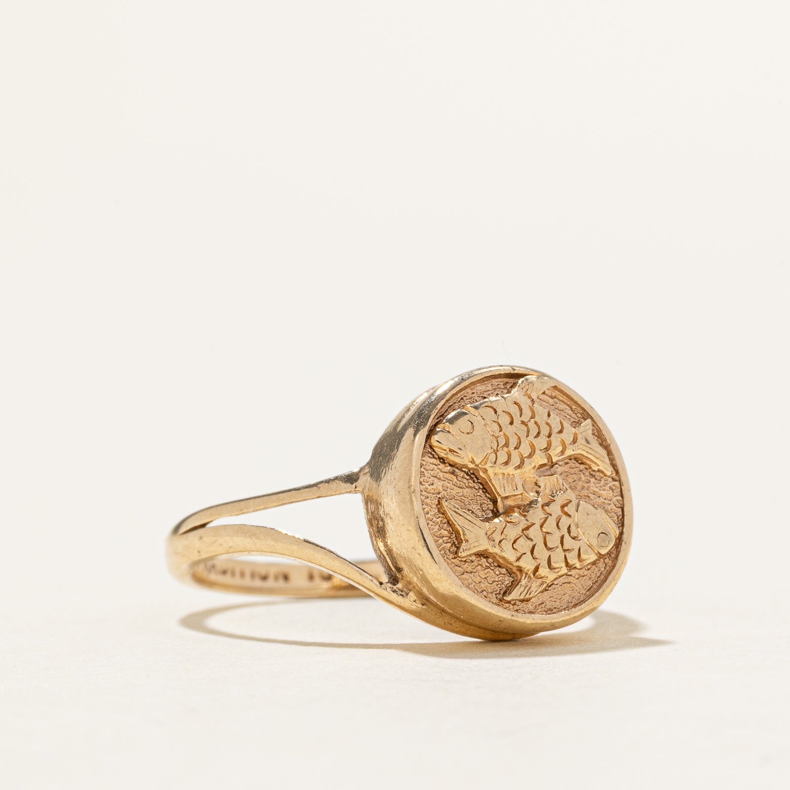 10k Yellow Gold Pisces Ring | SZ 5.25