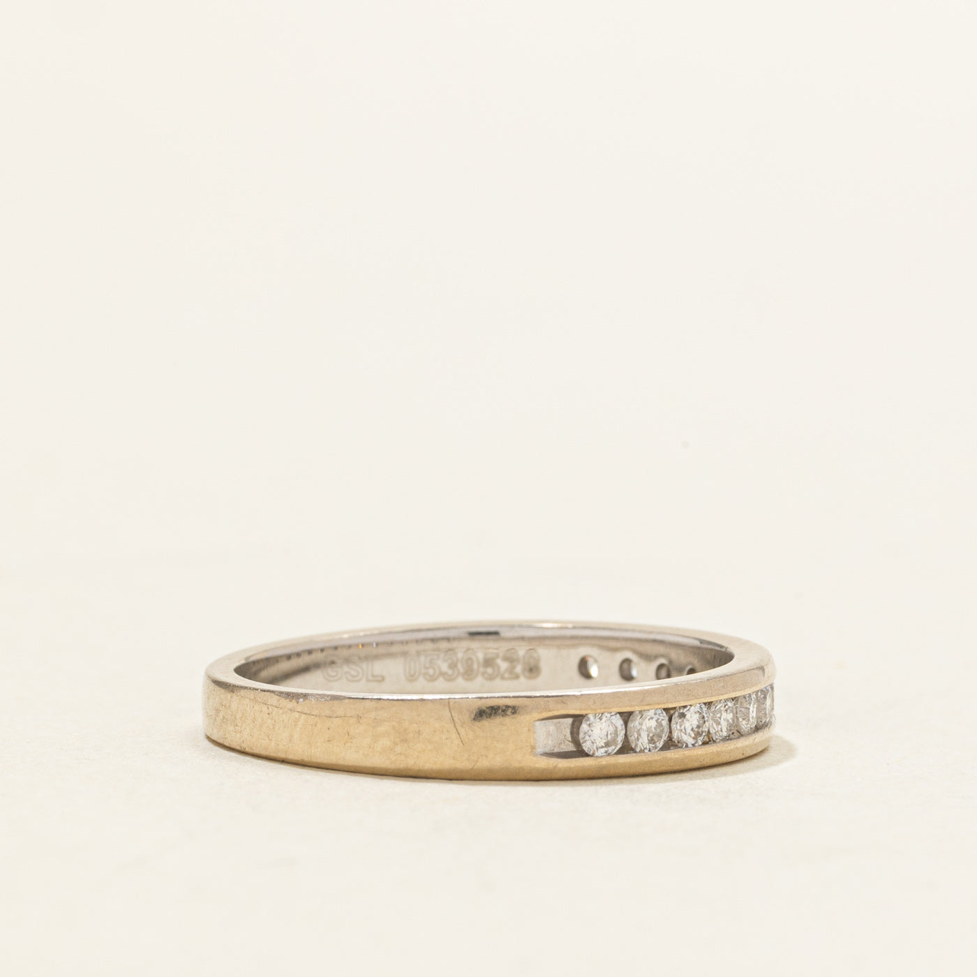 Alliance semi-éternité en or blanc 18 carats sertie de diamants | 0,10 ct au total | Taille 7,0