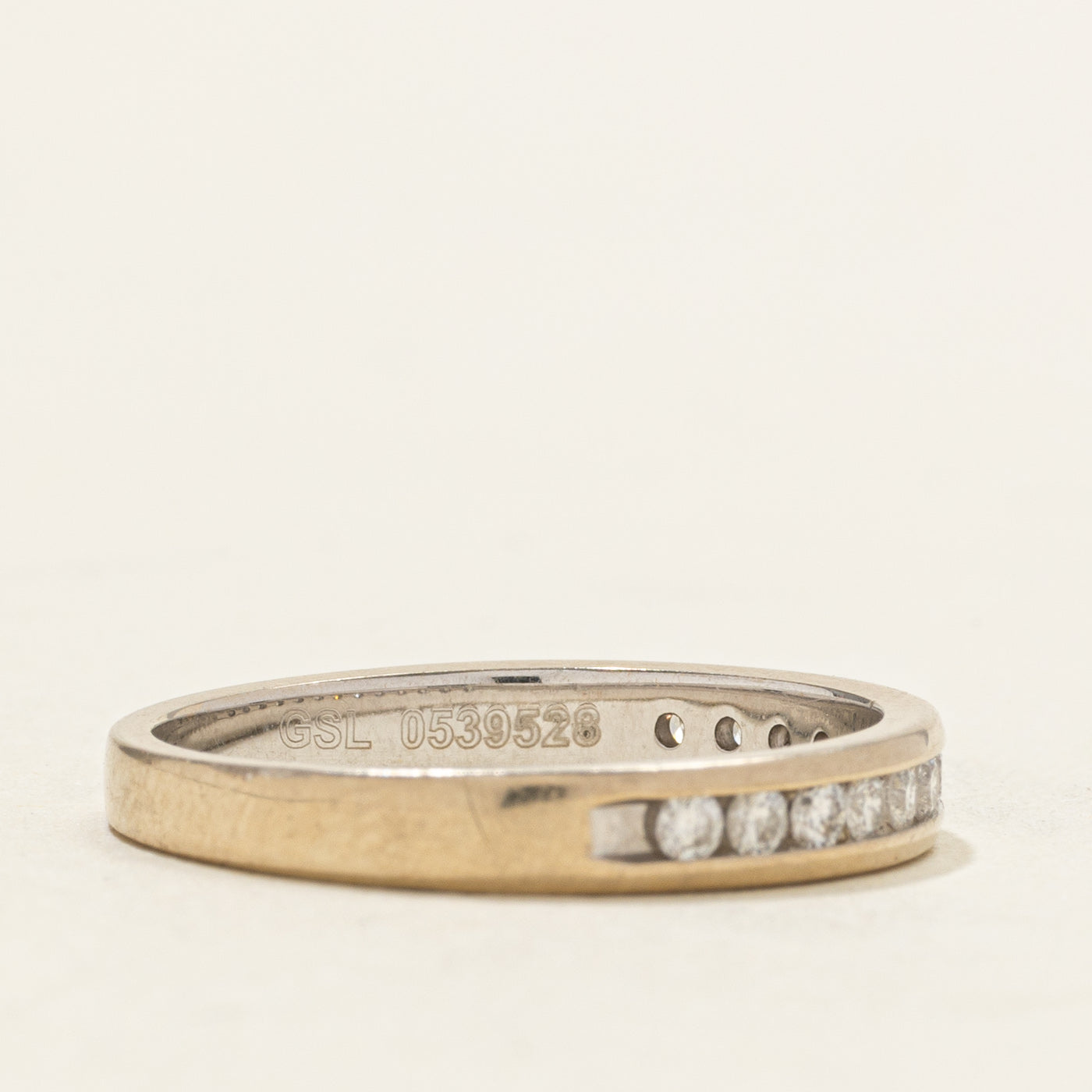 Alliance semi-éternité en or blanc 18 carats sertie de diamants | 0,10 ct au total | Taille 7,0