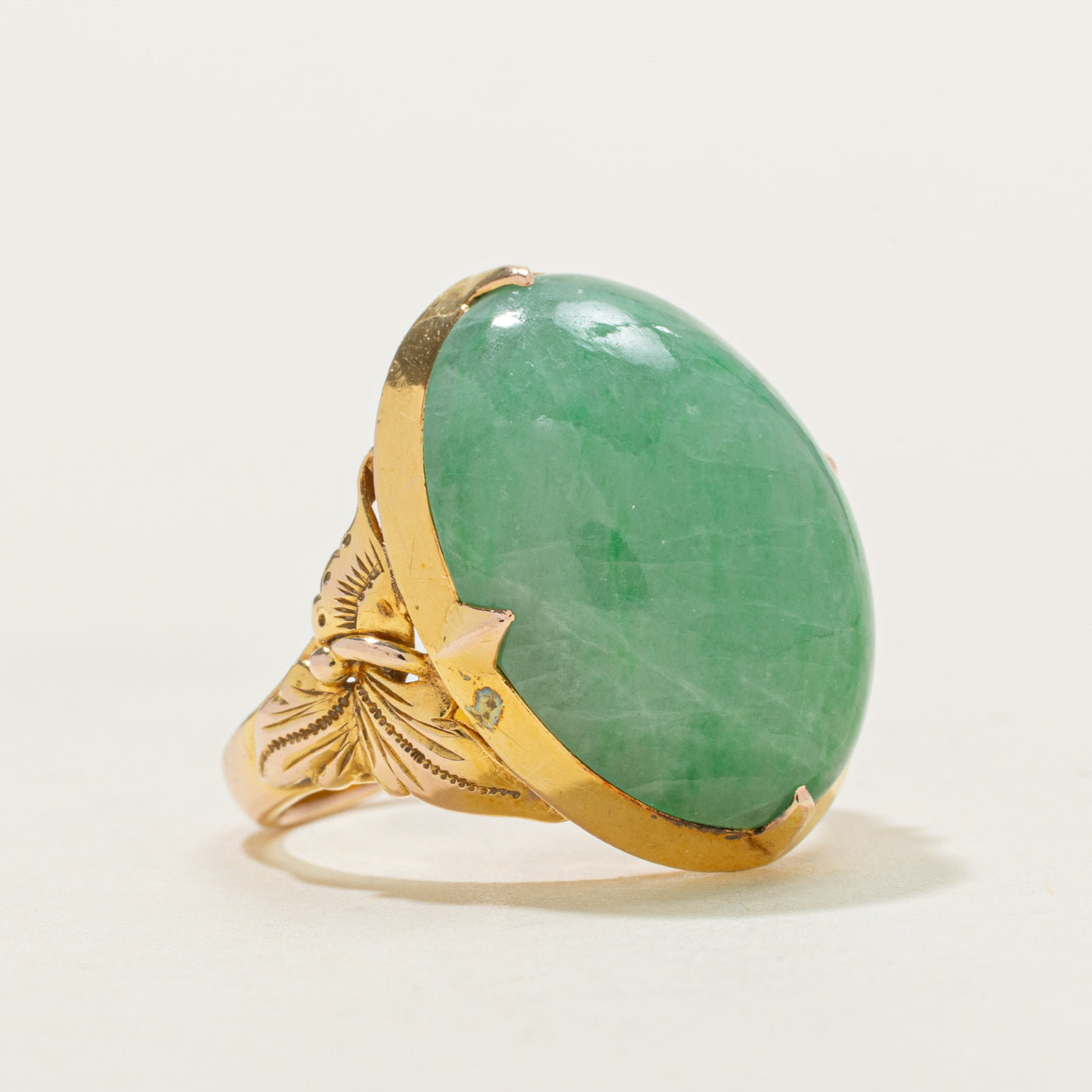 Bague cocktail en jadéite 22 carats gravée | 10,00 ct | Taille 5,25