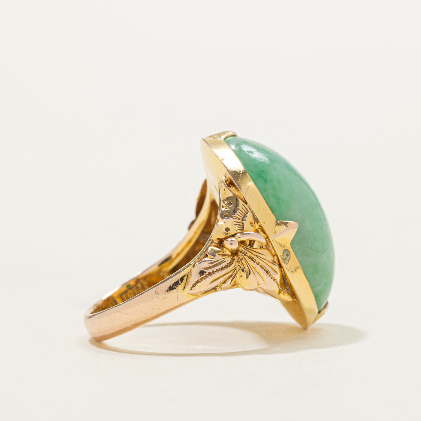 Bague cocktail en jadéite 22 carats gravée | 10,00 ct | Taille 5,25