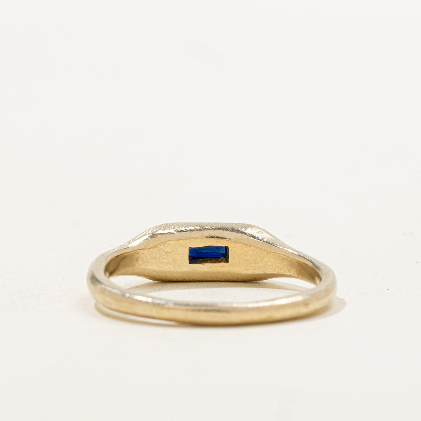 Bague chevalière en saphir taille baguette serti à fleur | 0,14 ct | Taille 9,25 |