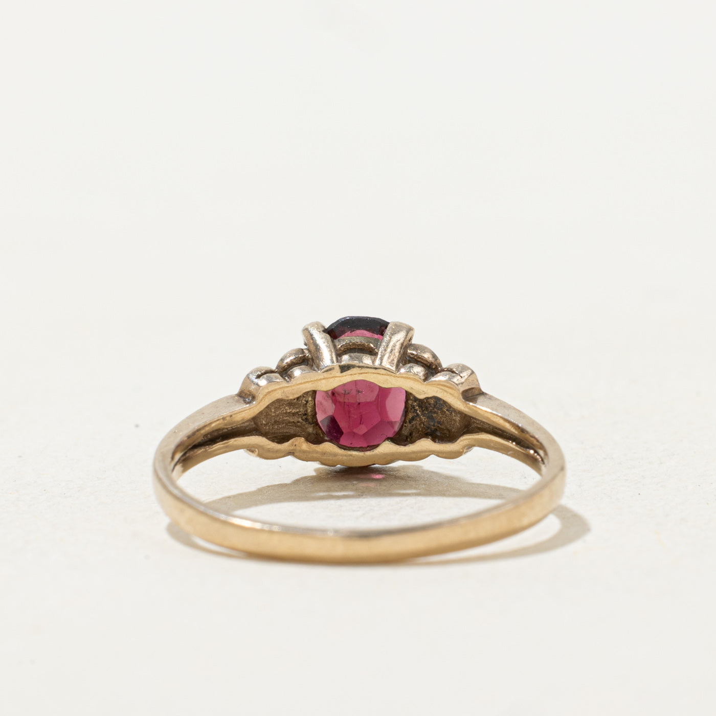 Oval Cut Garnet Scalloped Ring | 0.68ct | SZ 5.25 |