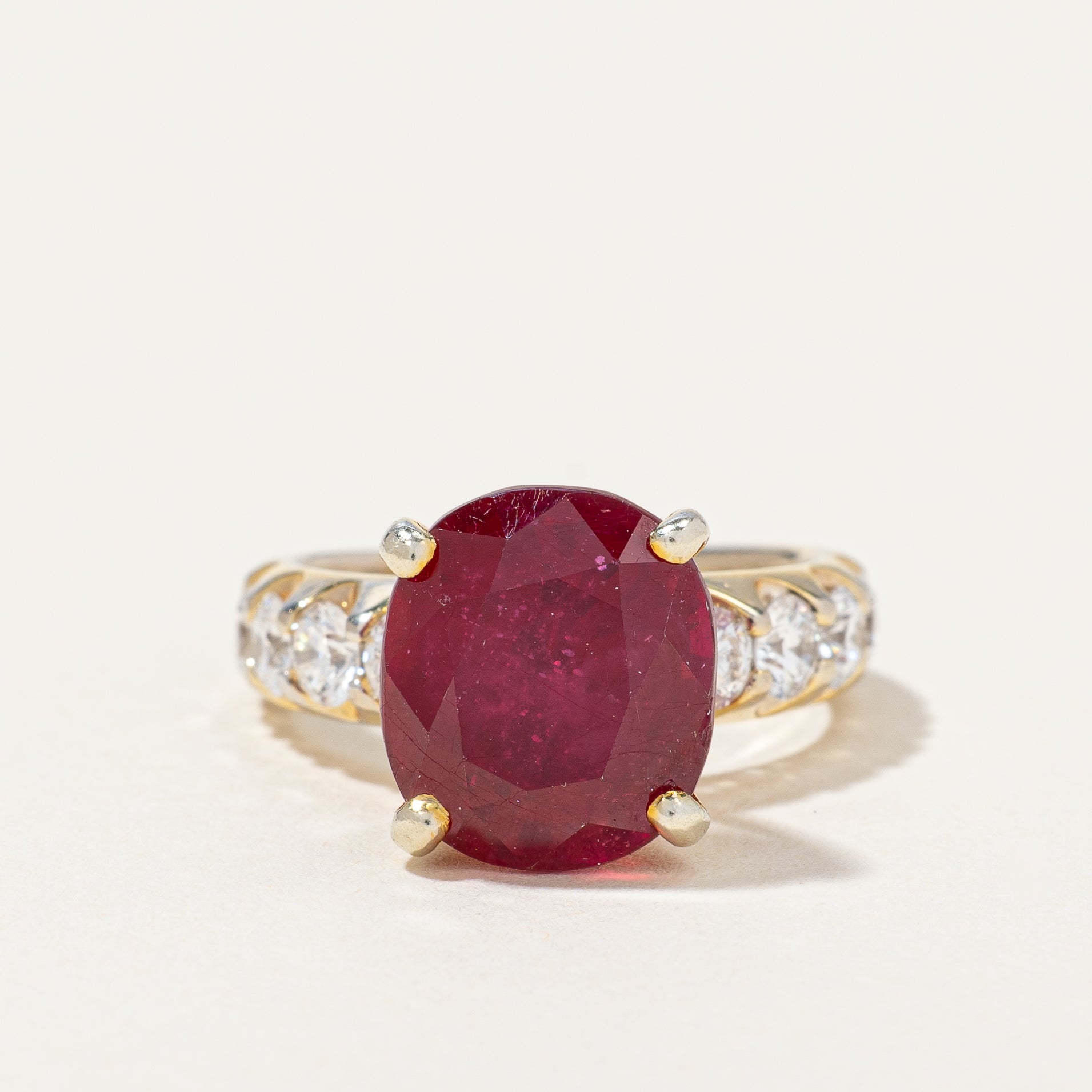 Bague cocktail rubis et diamants | 5,00 ct, 0,86 ct au total | Taille 4 | 