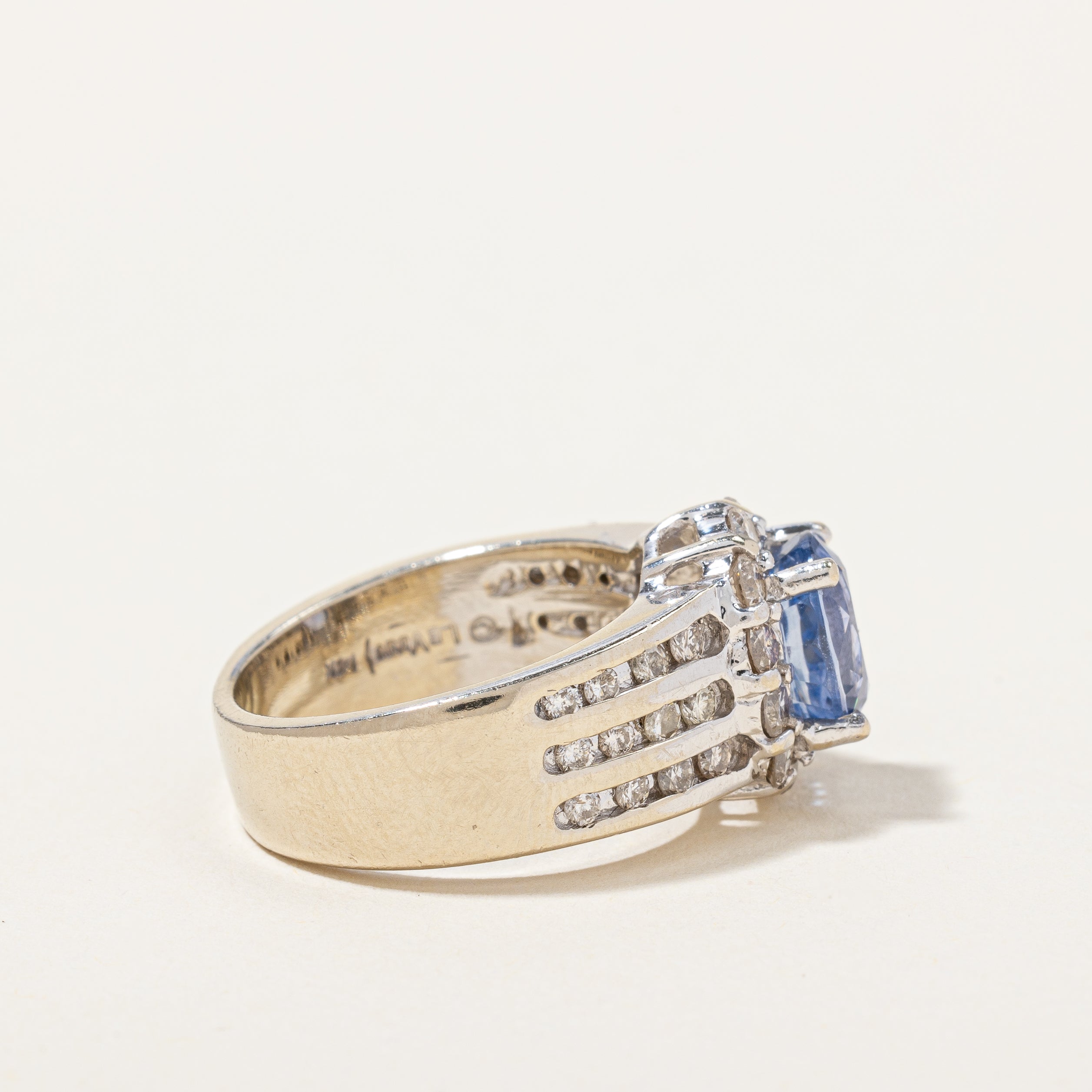Bague cocktail saphir de Ceylan et diamants | 1,80 ct, 0,54 ct au total | Taille 5,25 | 