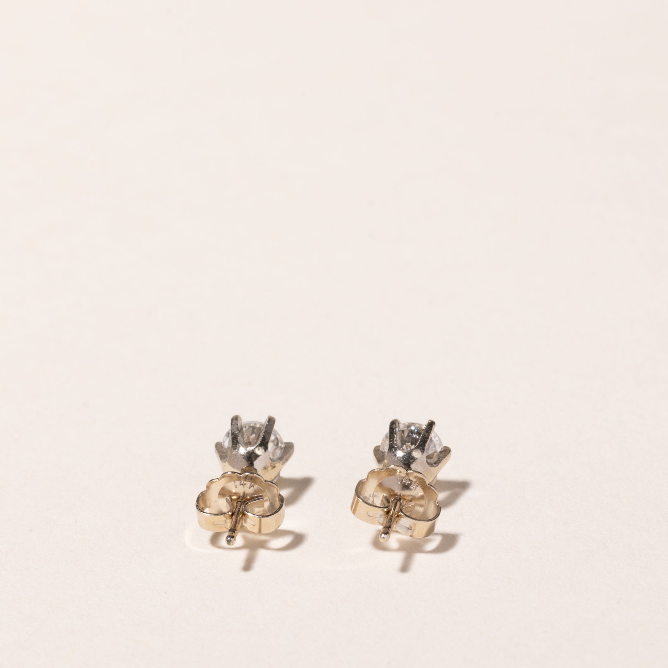 Boucles d'oreilles puces en or blanc 14 carats et diamants | 0,74 ct au total 11/2 G/G | 