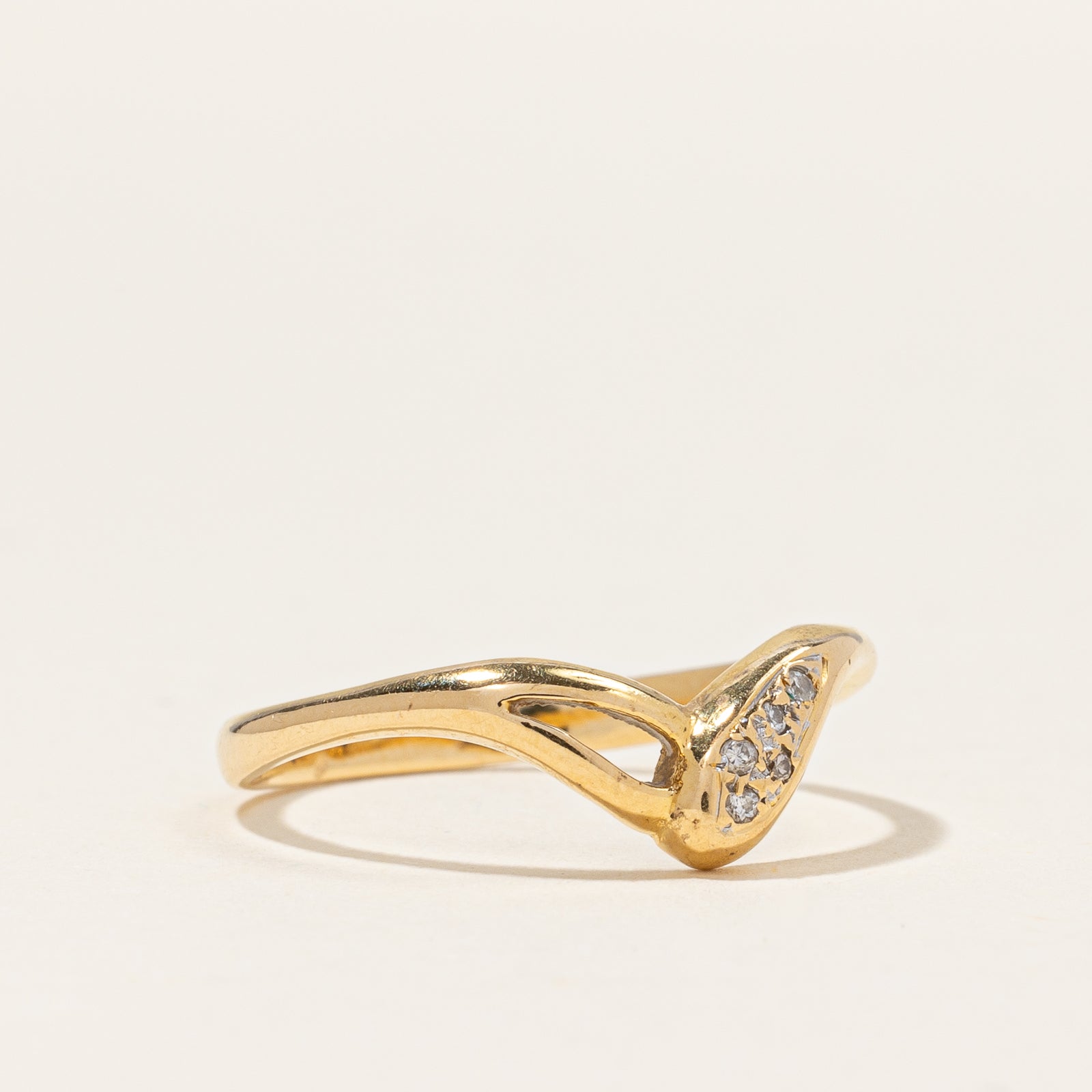 Diamond Chevron Ring | 0.02ctw | SZ 5.5 |