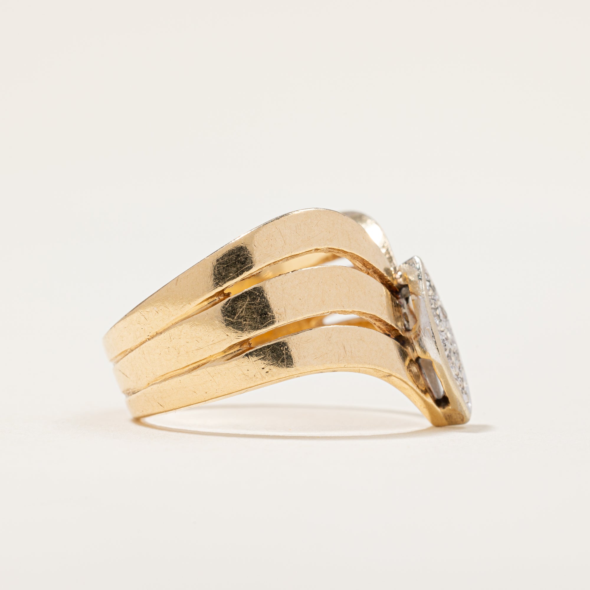 Diamond Chevron Ring | 0.09ctw | SZ 6.25 |