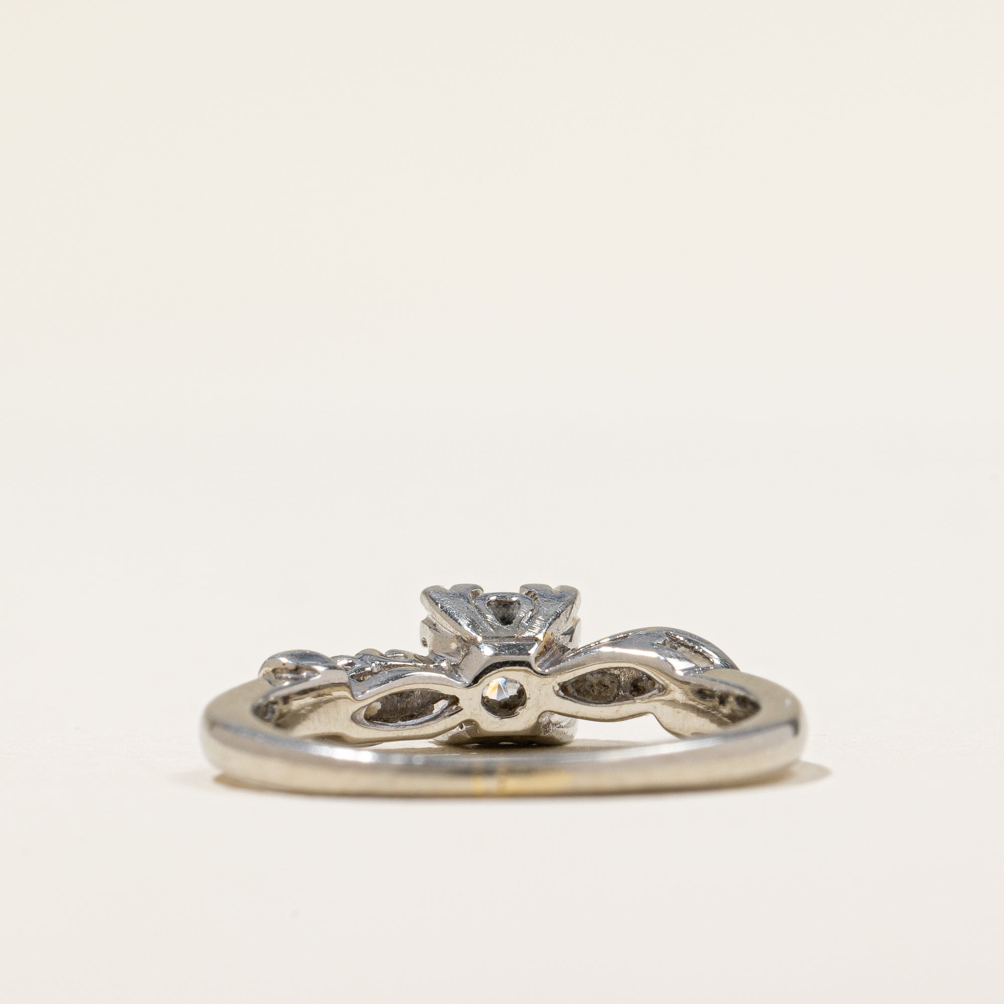 18k White Gold Diamond Ring | 0.14ctw VS1 H | SZ 3.75 |