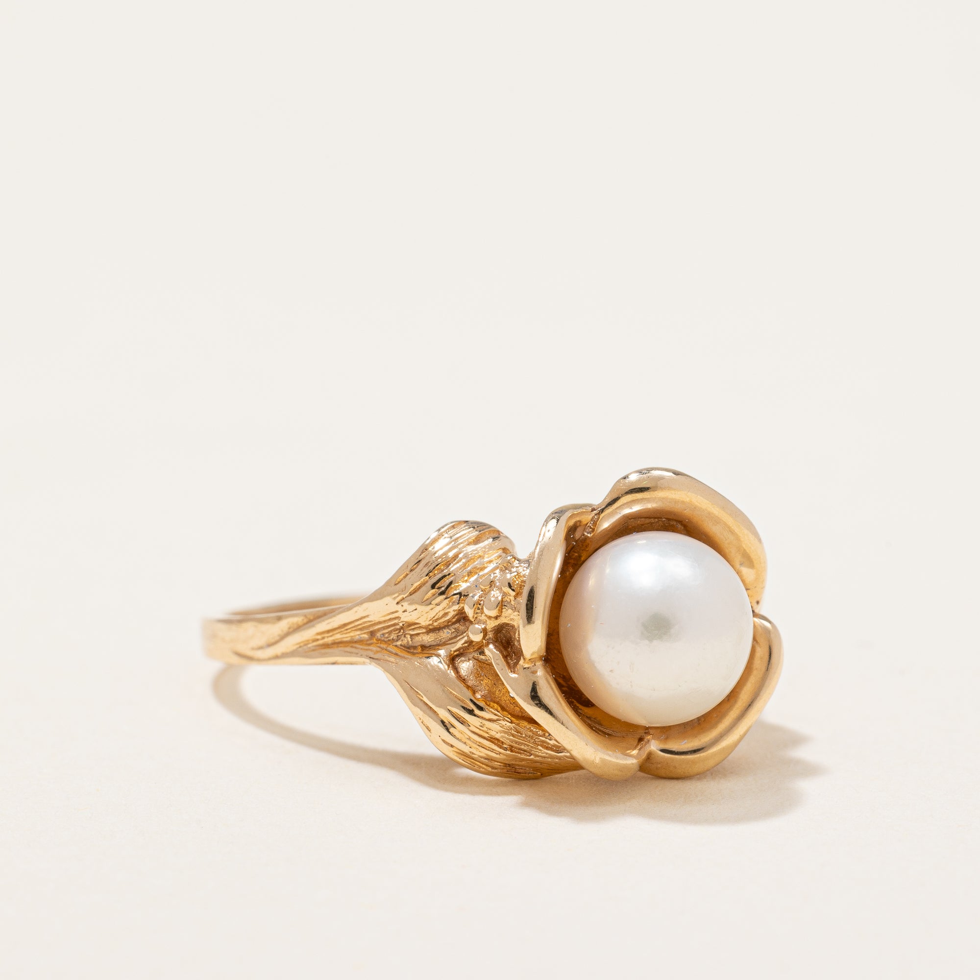 Floral Pearl Cocktail Ring | SZ 6.5 |