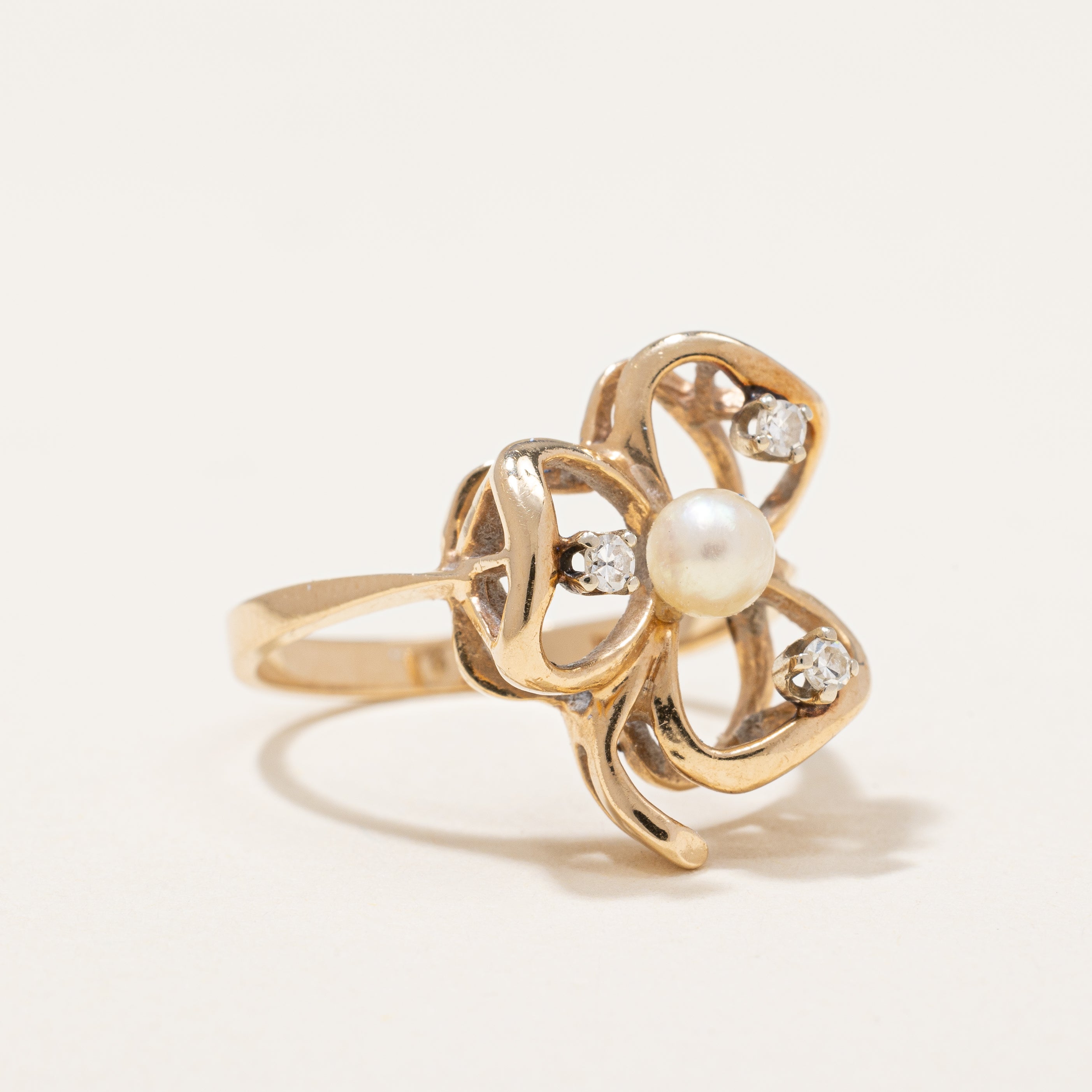 Clover Diamond and Pearl Ring | 0.06 ctw | SZ 5.75 |