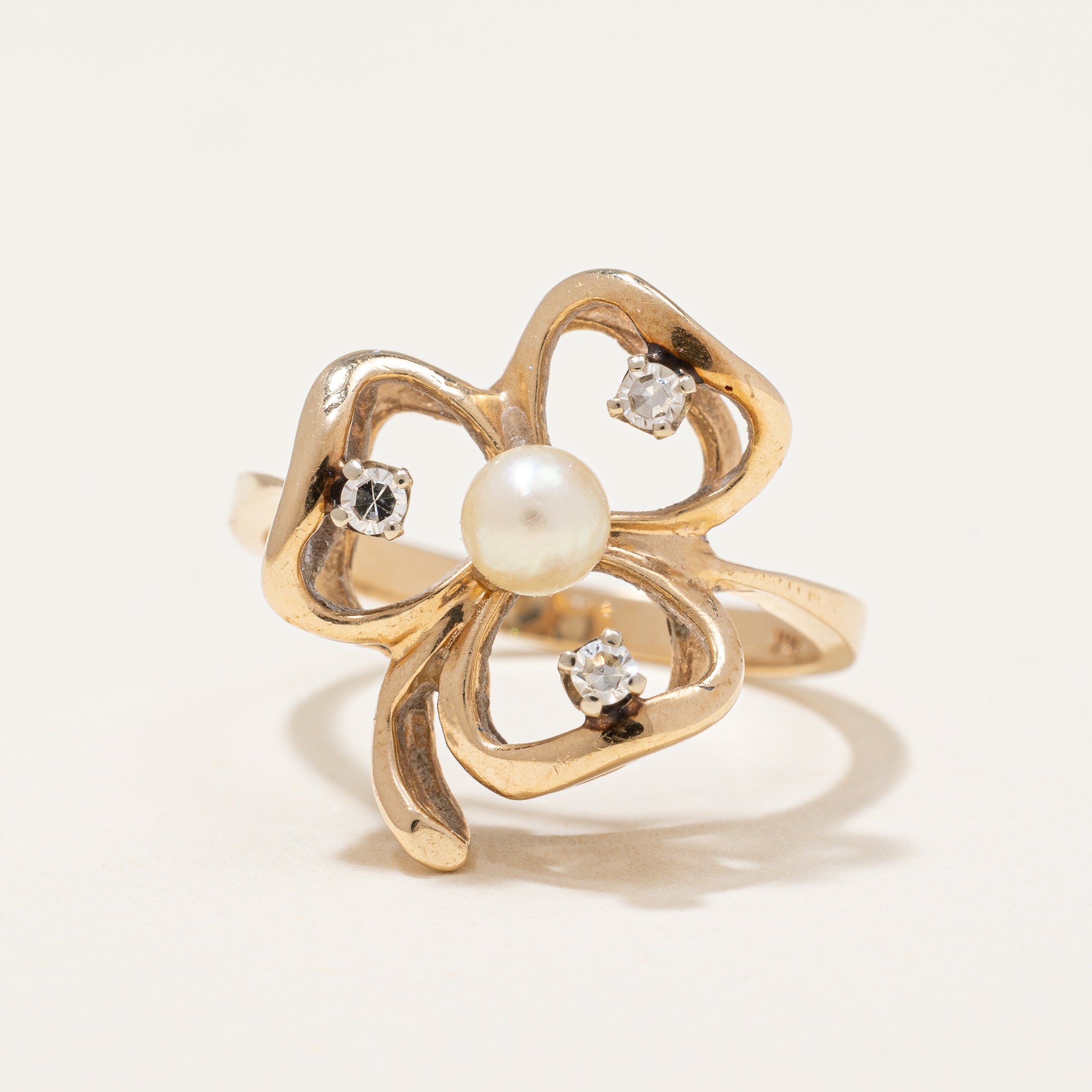 Clover Diamond and Pearl Ring | 0.06 ctw | SZ 5.75 |