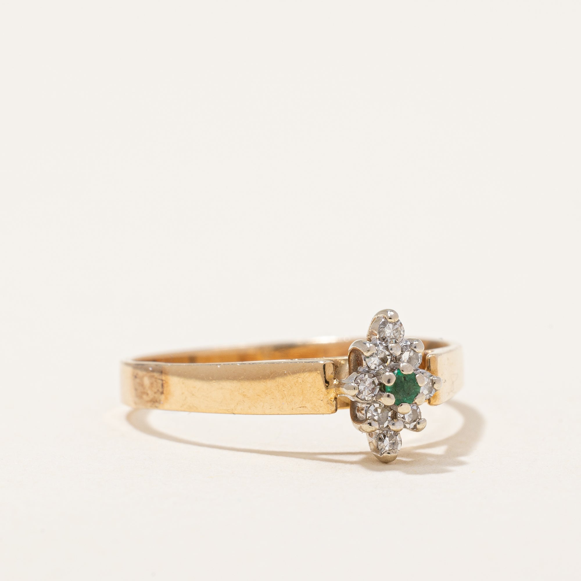 Cluster Set Diamond & Emerald Ring | 0.08ctw | SZ 7 |