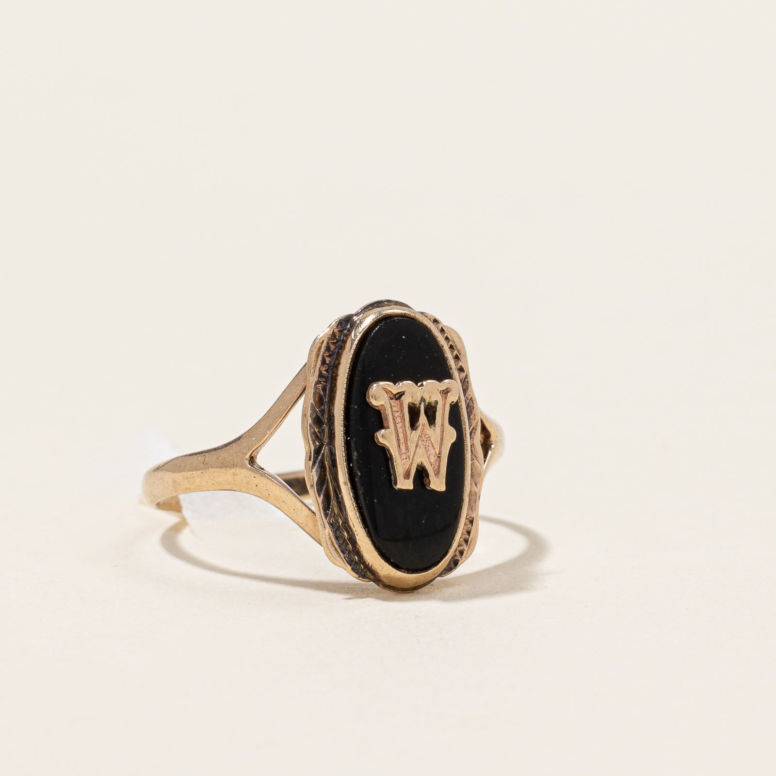 Bague initiale en onyx « W » | 0,84 ct | Taille 5 | 