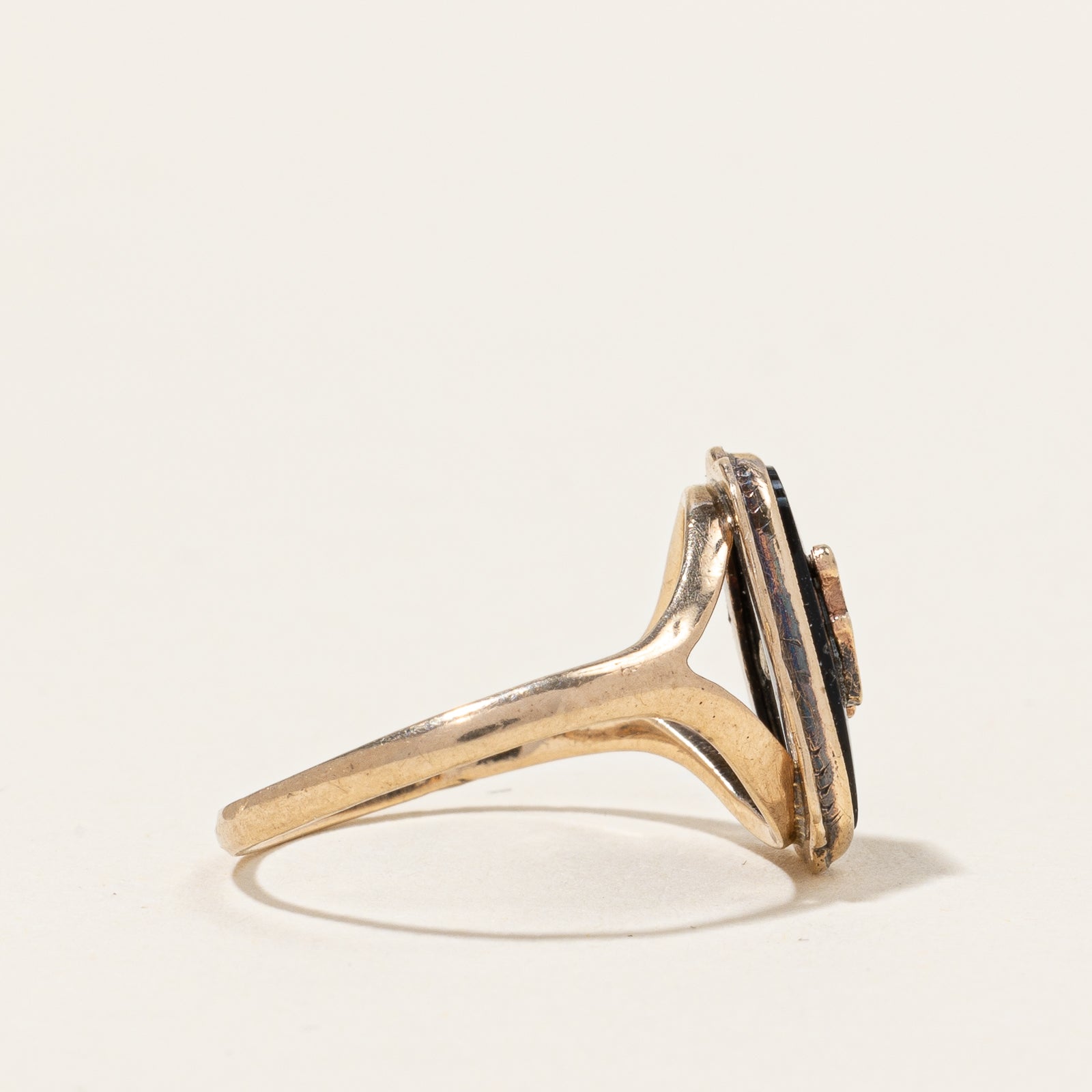 Bague initiale en onyx « W » | 0,84 ct | Taille 5 | 