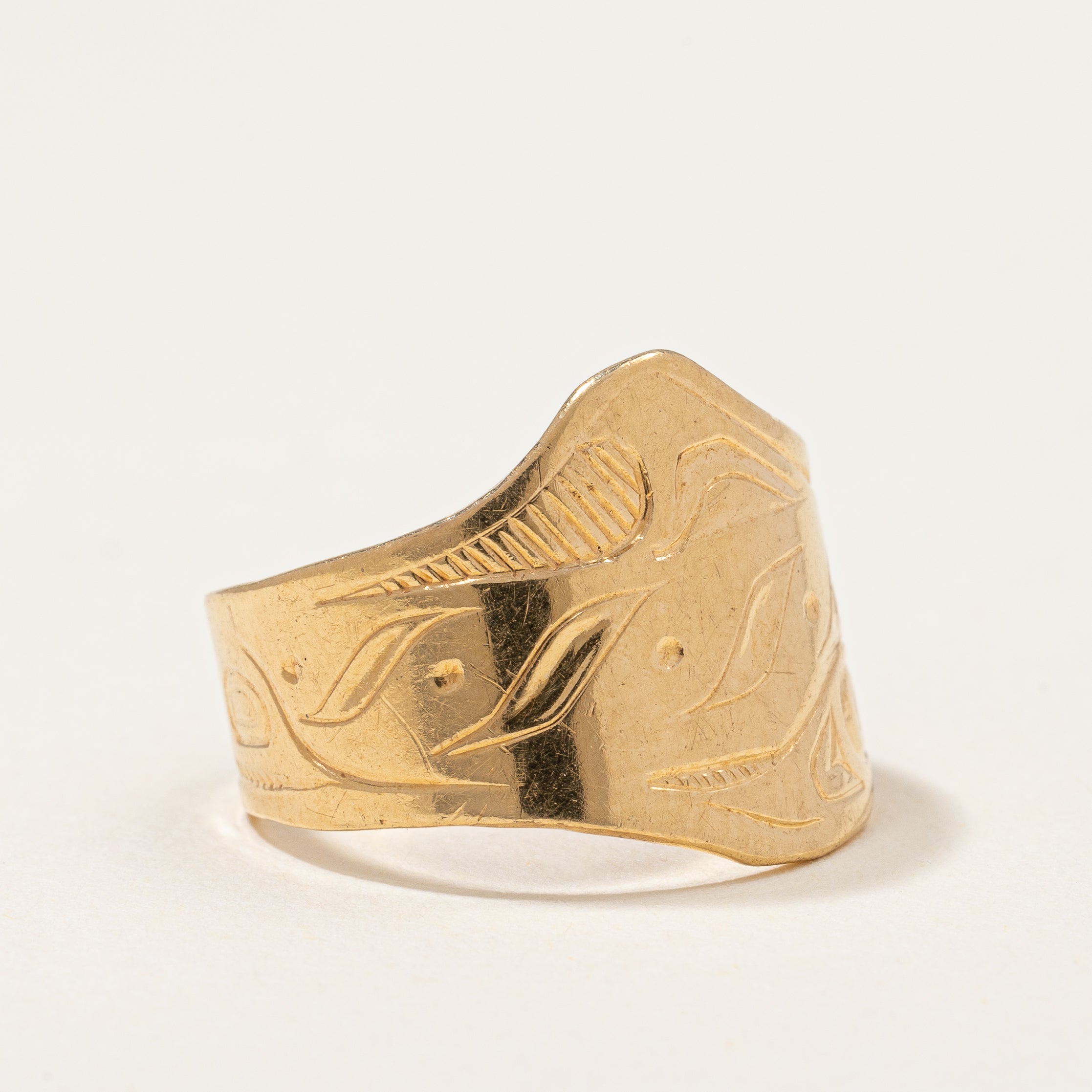 Clarence Mills' Indigenous Fish Art Tapered Ring | SZ 6.5 |