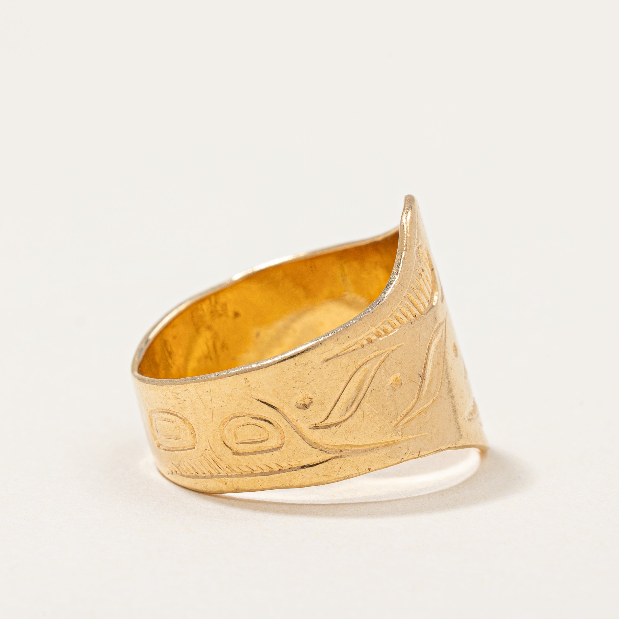 Clarence Mills' Indigenous Fish Art Tapered Ring | SZ 6.5 |