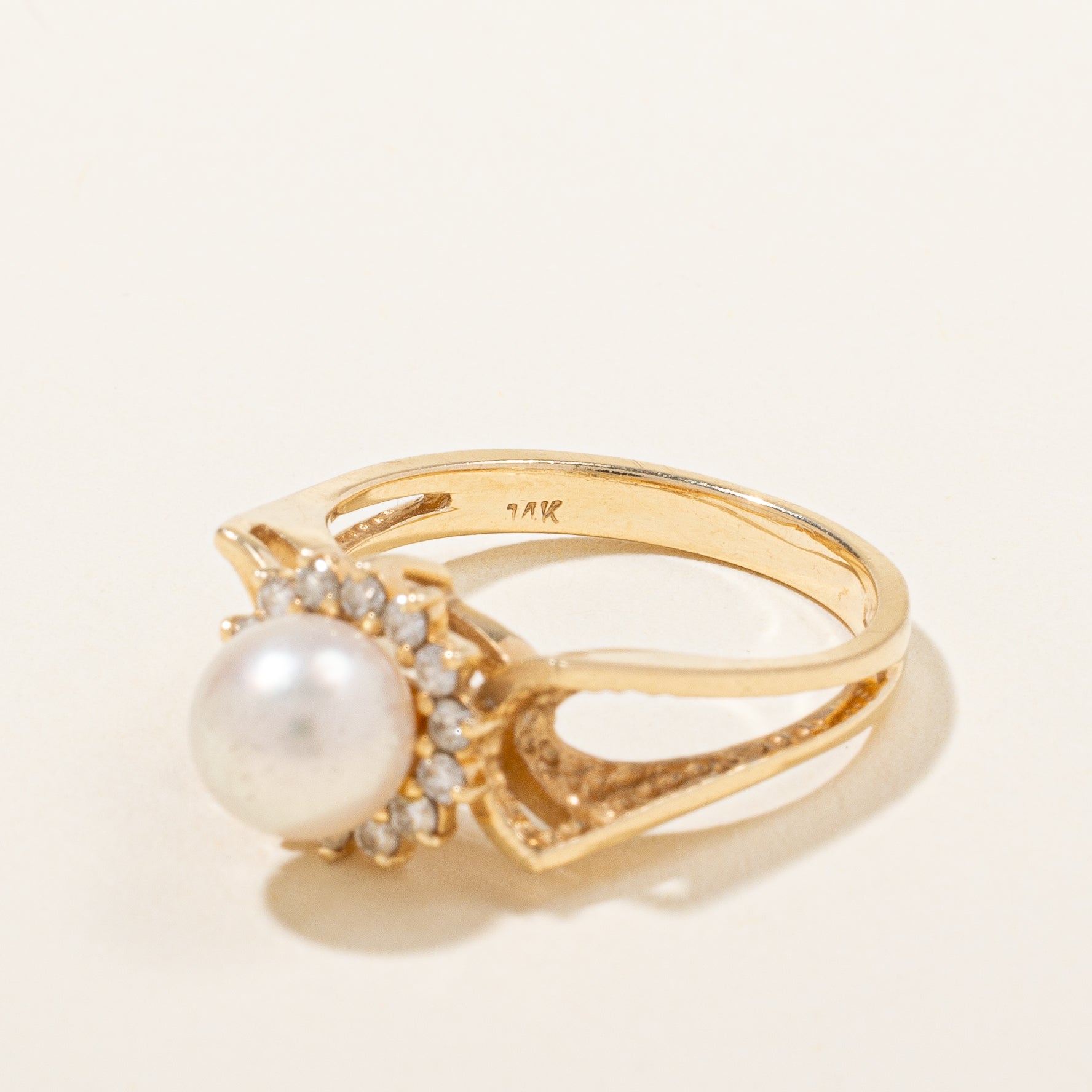 Pearl & Diamond Halo Ring | 0.21ctw | SZ 6 |