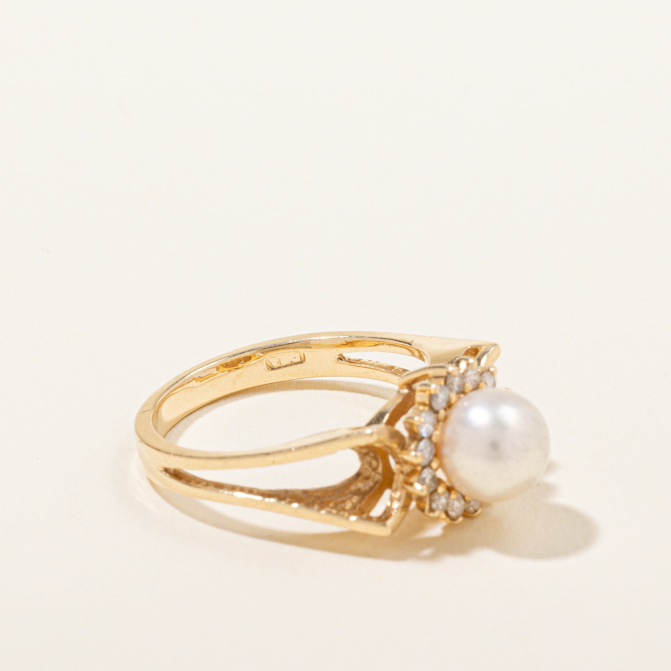 Pearl & Diamond Halo Ring | 0.21ctw | SZ 6 |