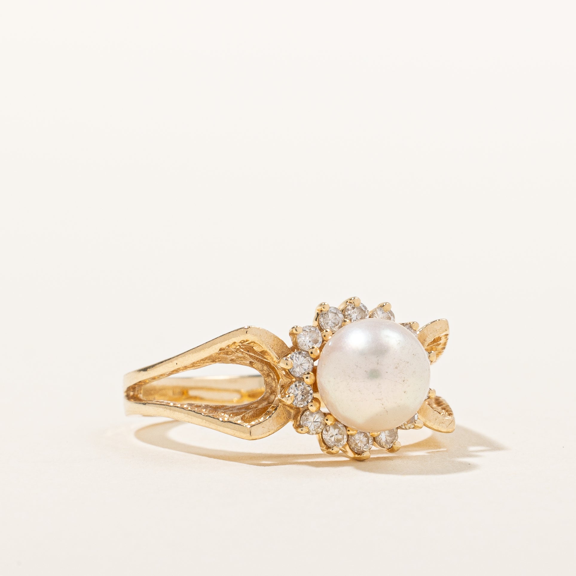 Pearl & Diamond Halo Ring | 0.21ctw | SZ 6 |
