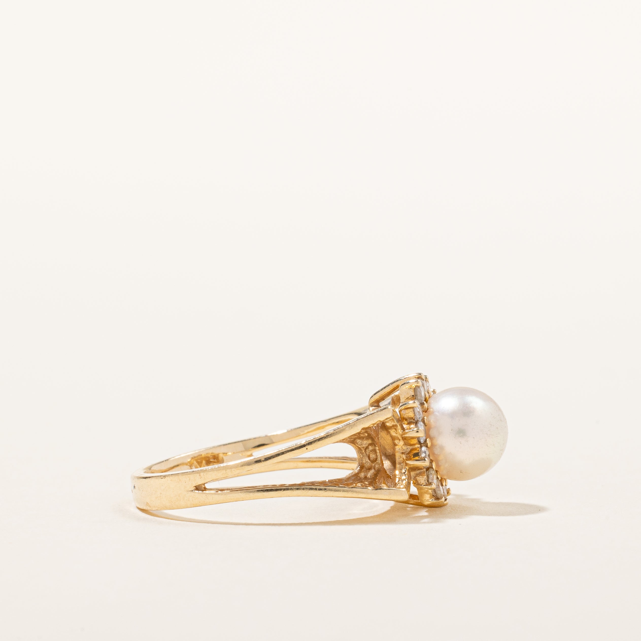 Pearl & Diamond Halo Ring | 0.21ctw | SZ 6 |