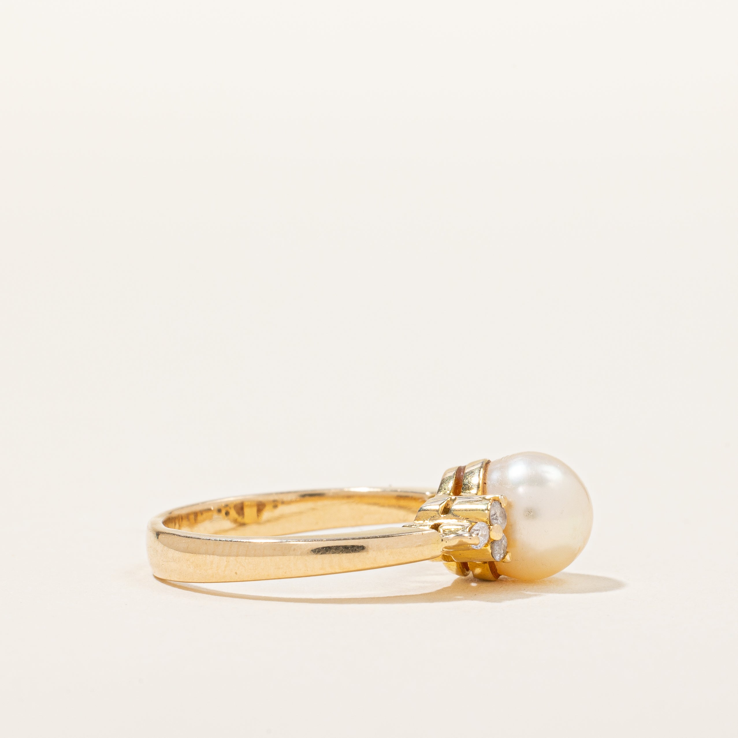 Pearl & Diamond Ring | 0.12ctw | SZ 5.75 |