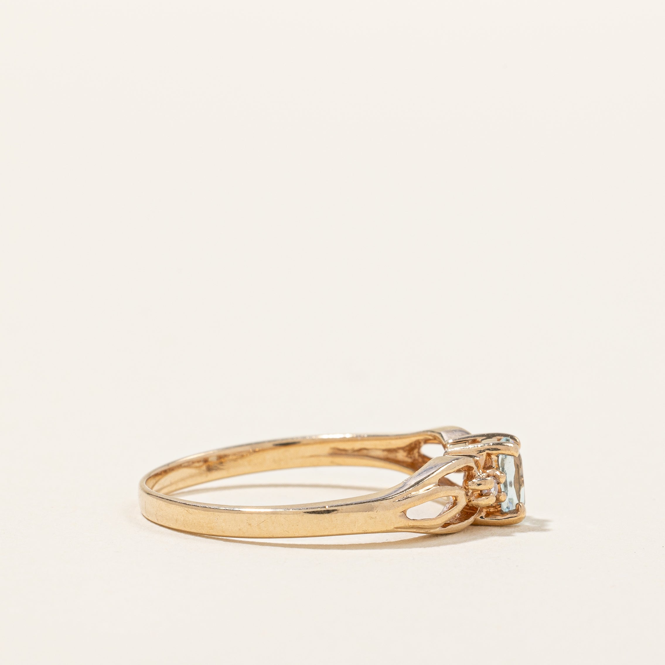 Aquamarine & Diamond Ring | 0.20ct, 0.02ctw | SZ 6 |