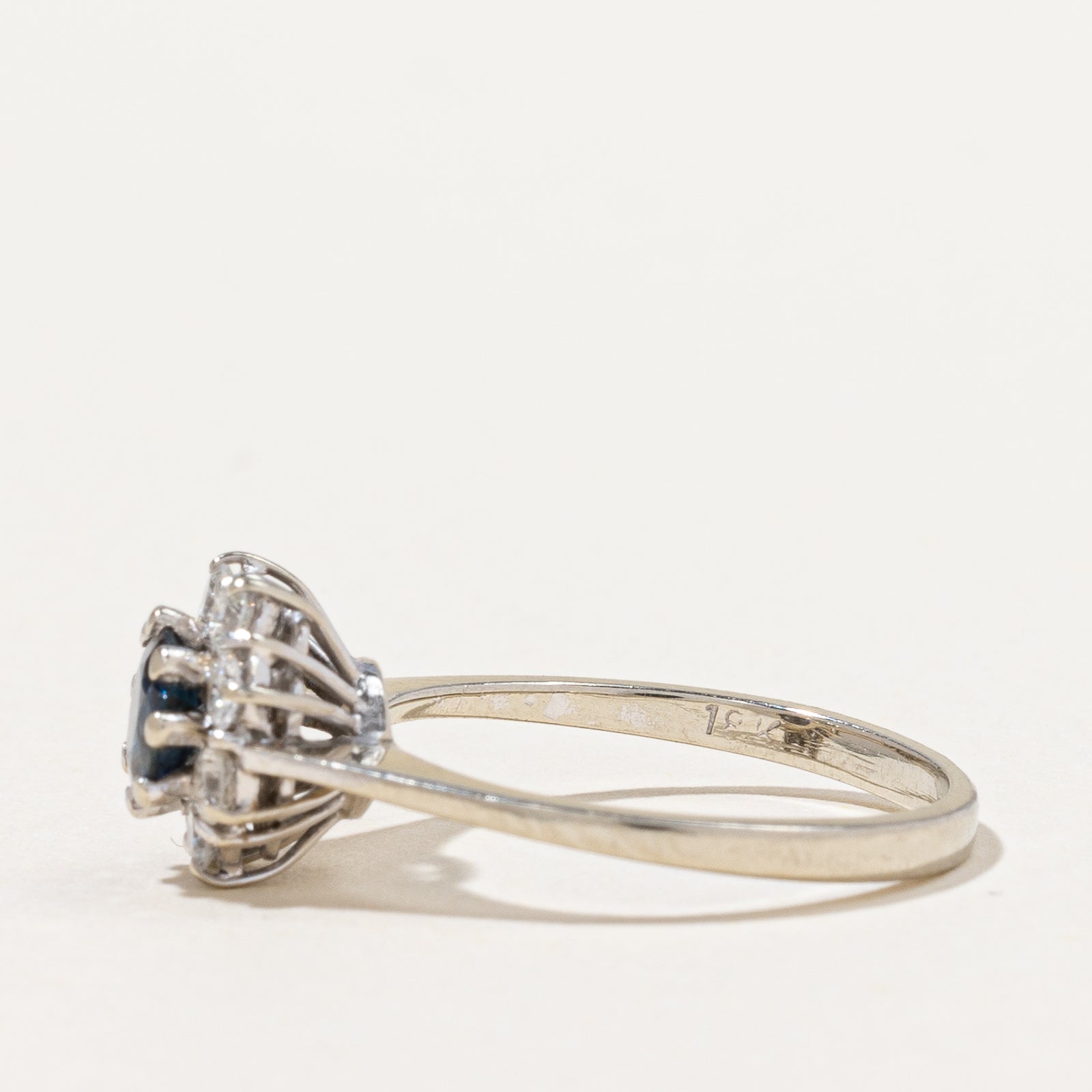 Bague halo diamant et saphir | 0,32 ct au total, 0,25 ct | Taille 5 | 