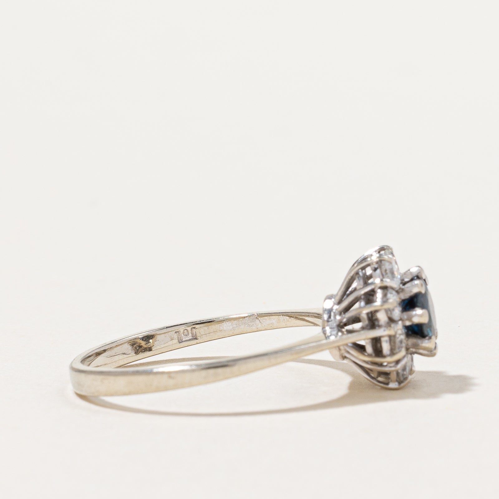 Bague halo diamant et saphir | 0,32 ct au total, 0,25 ct | Taille 5 | 