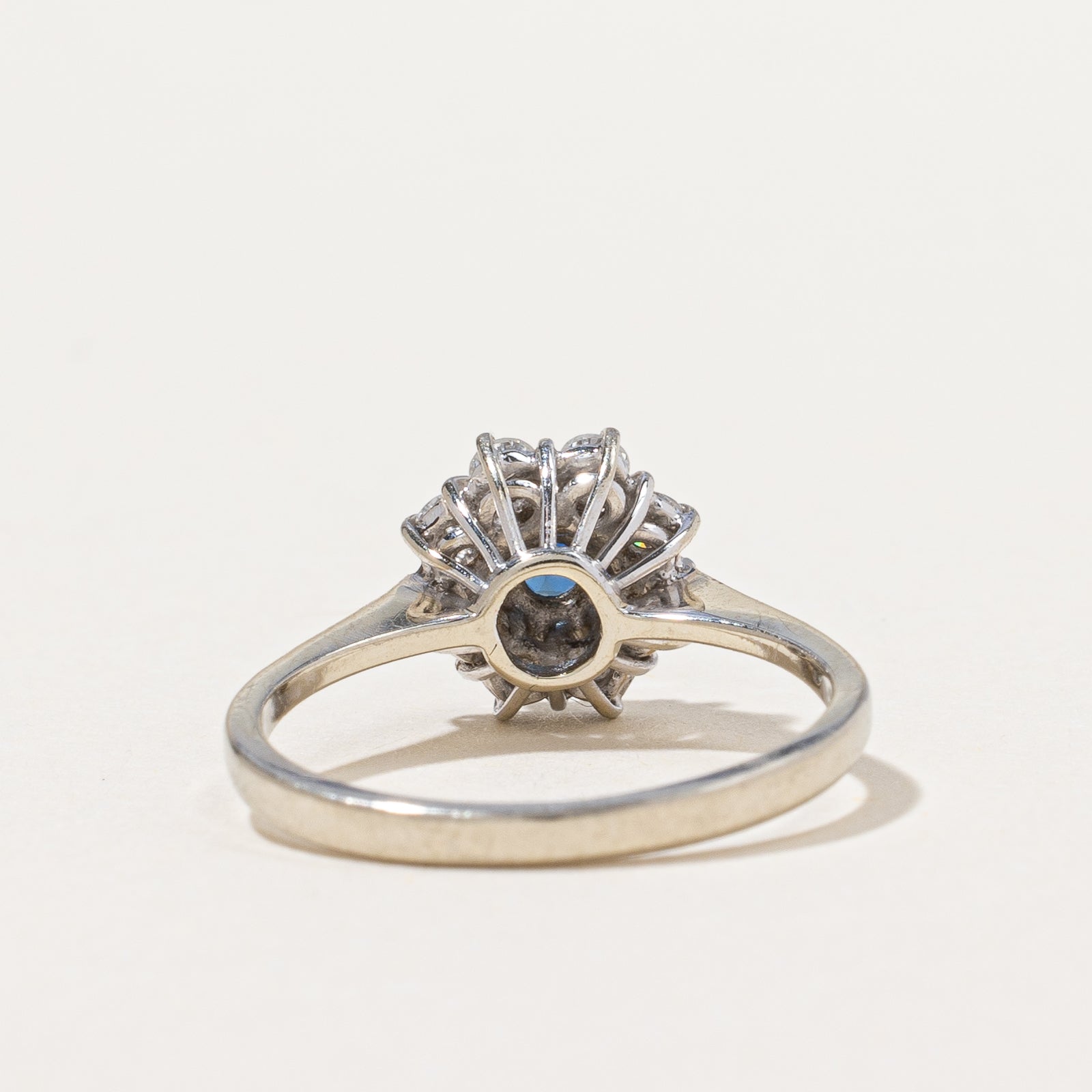 Bague halo diamant et saphir | 0,32 ct au total, 0,25 ct | Taille 5 | 