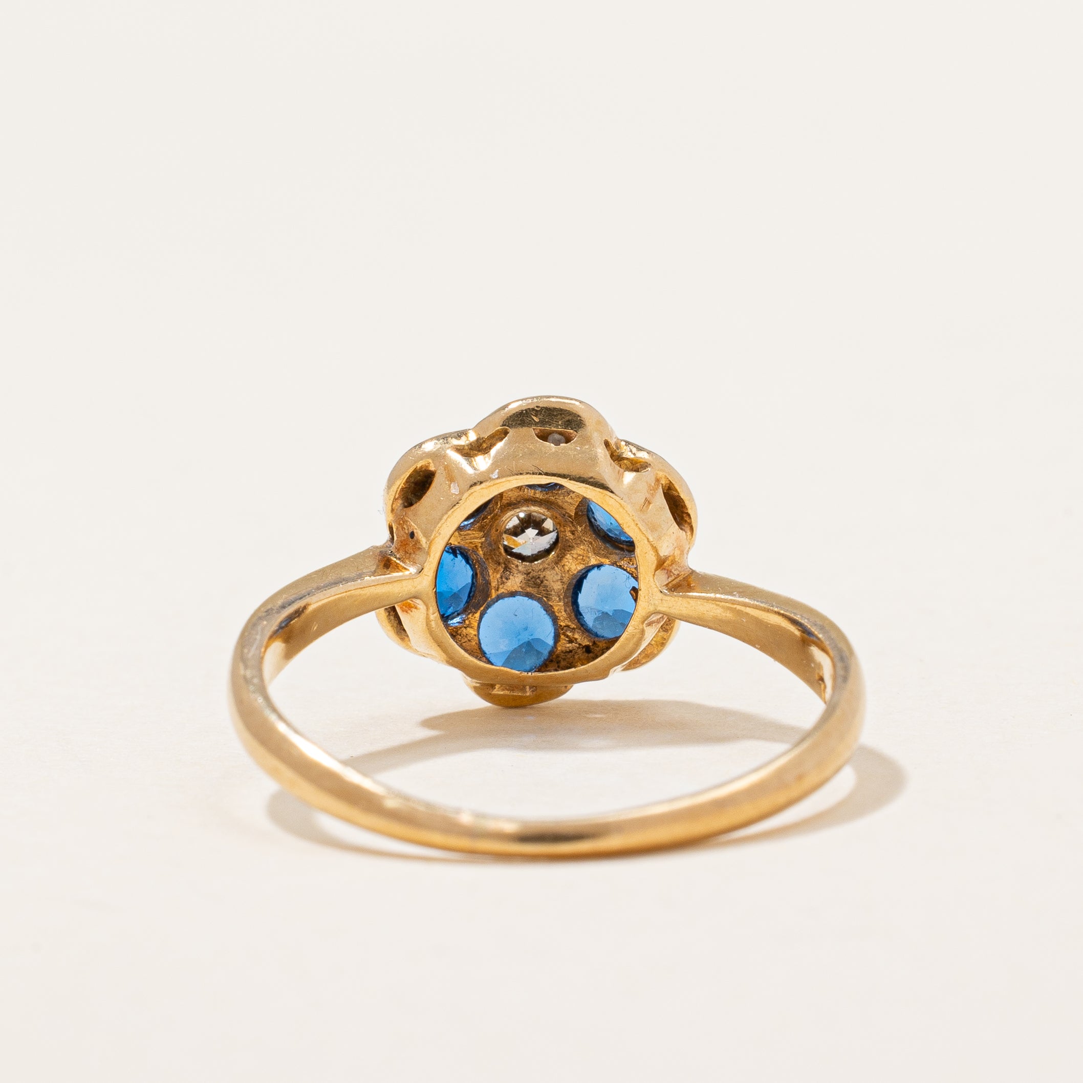 Bague en spinelle synthétique et diamant naturel | 0,54 ct au total, 0,04 ct | Taille 3,75 |