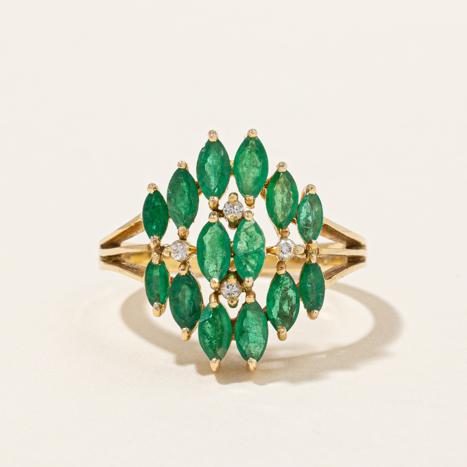 Bague cocktail émeraude et diamants | 0,75 ct, 0,04 ct | Taille 7 | 