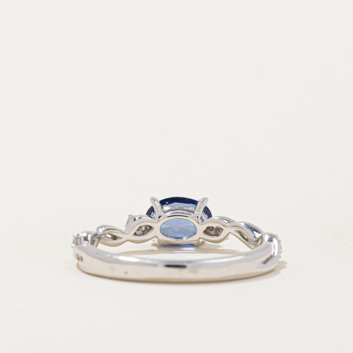 Bague saphir et diamants | 0,85 ct, 0,06 ct au total | Taille 6,5 | 