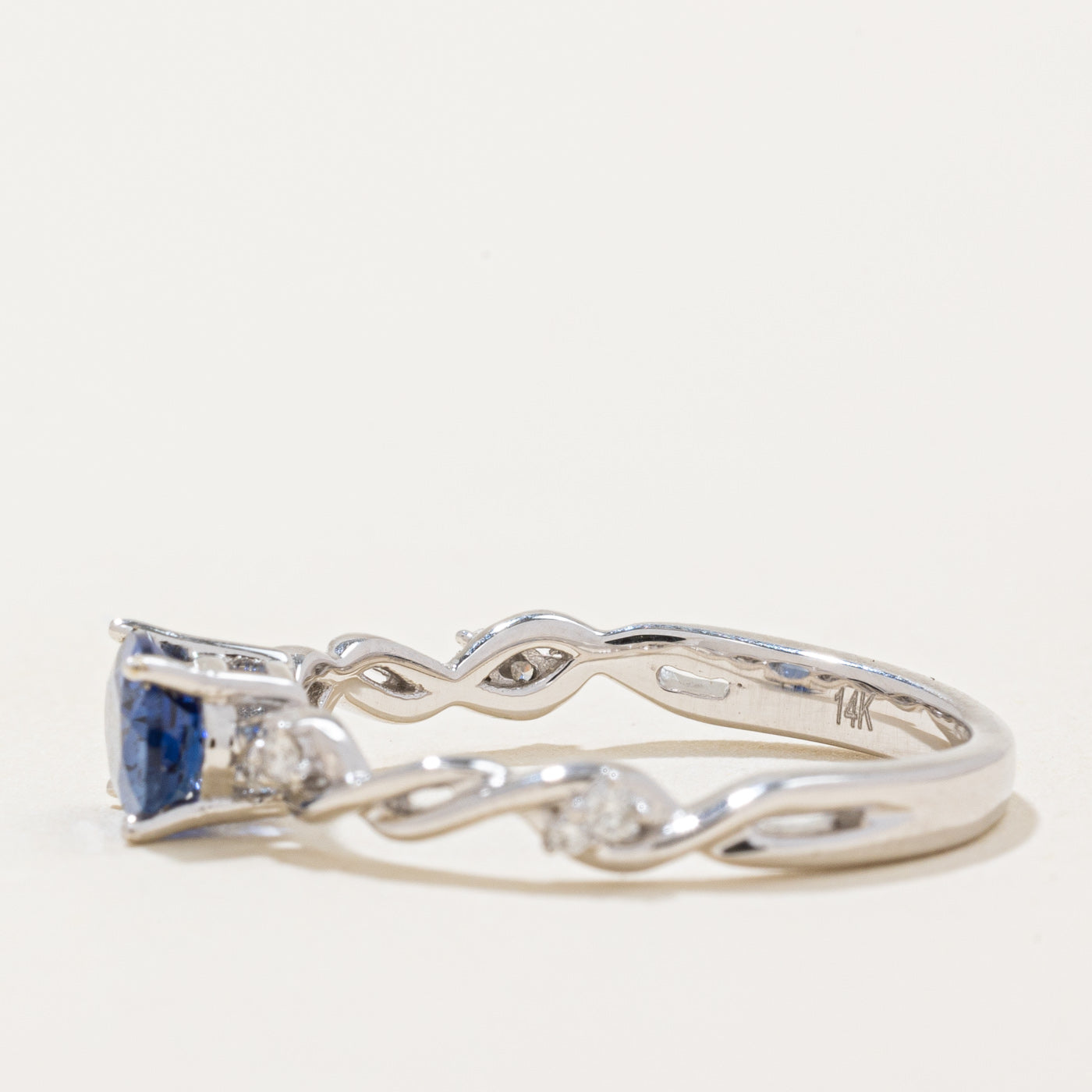 Bague saphir et diamants | 0,85 ct, 0,06 ct au total | Taille 6,5 | 