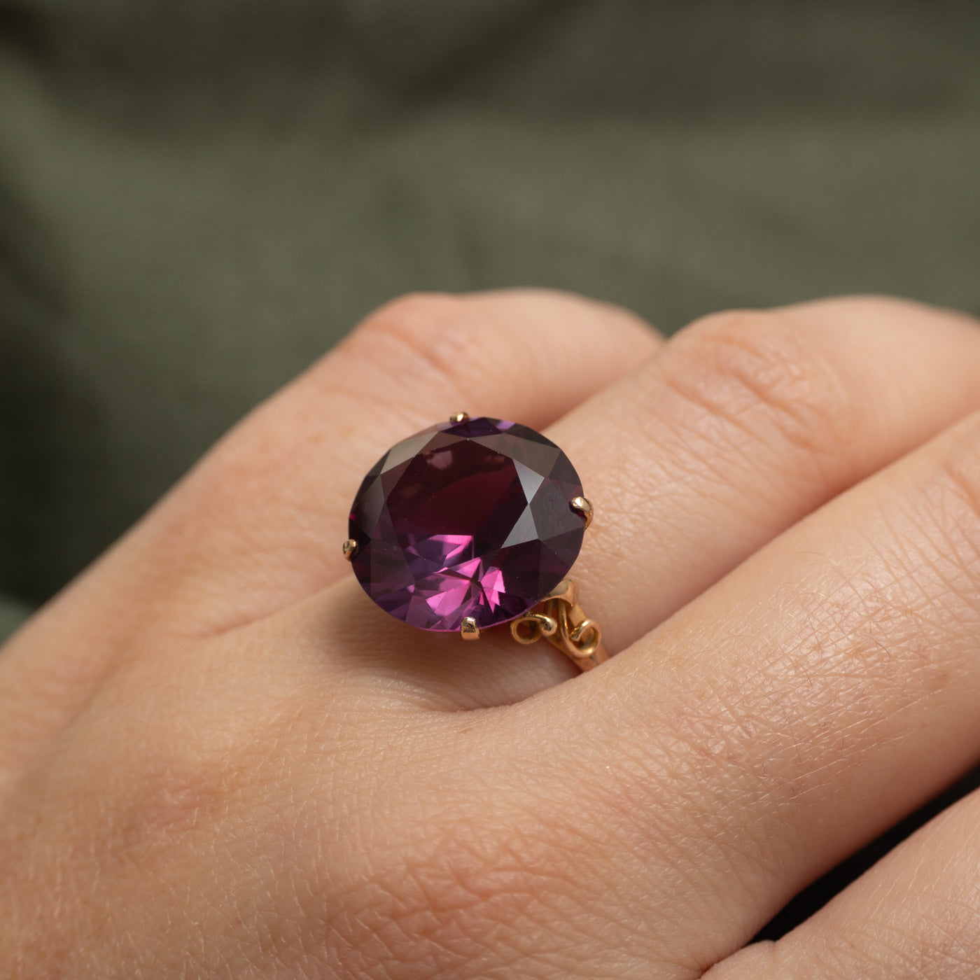 Synthetic Colour Change Sapphire Cocktail Ring | 13.15ct | SZ 6.25 |