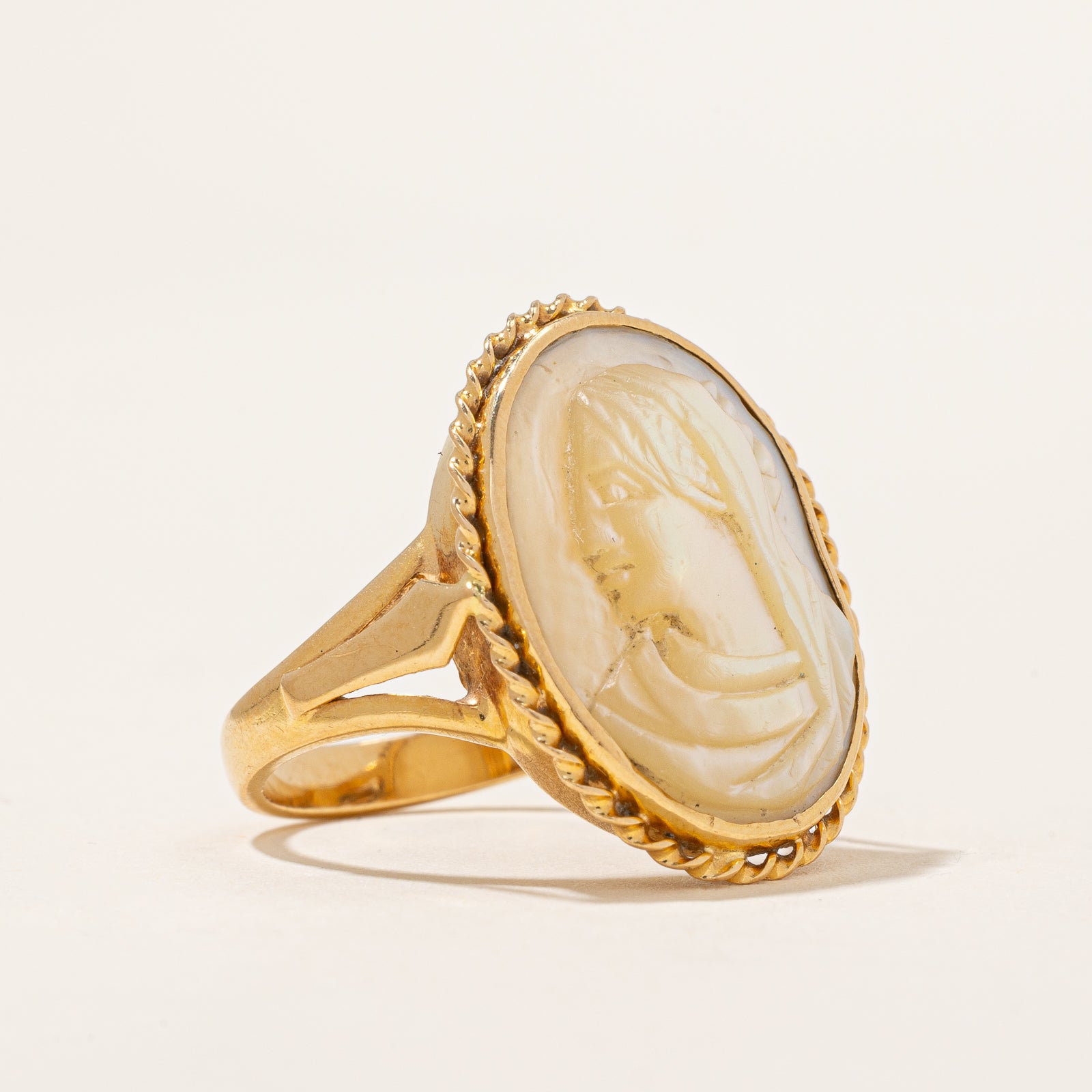 Vintage Mother of Pearl Carved Cameo Ring | 4.50ct | SZ 7.5 |