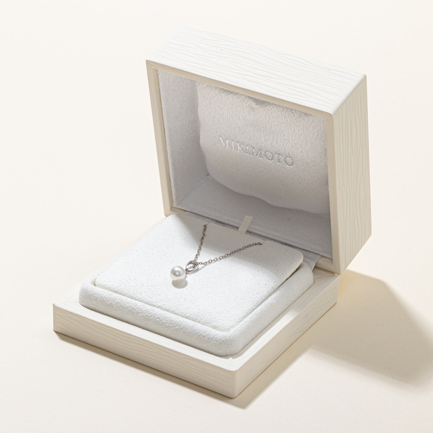 Pendentif « Mikimoto » en perle et diamant | 6,5 mm, 0,03 ct | 