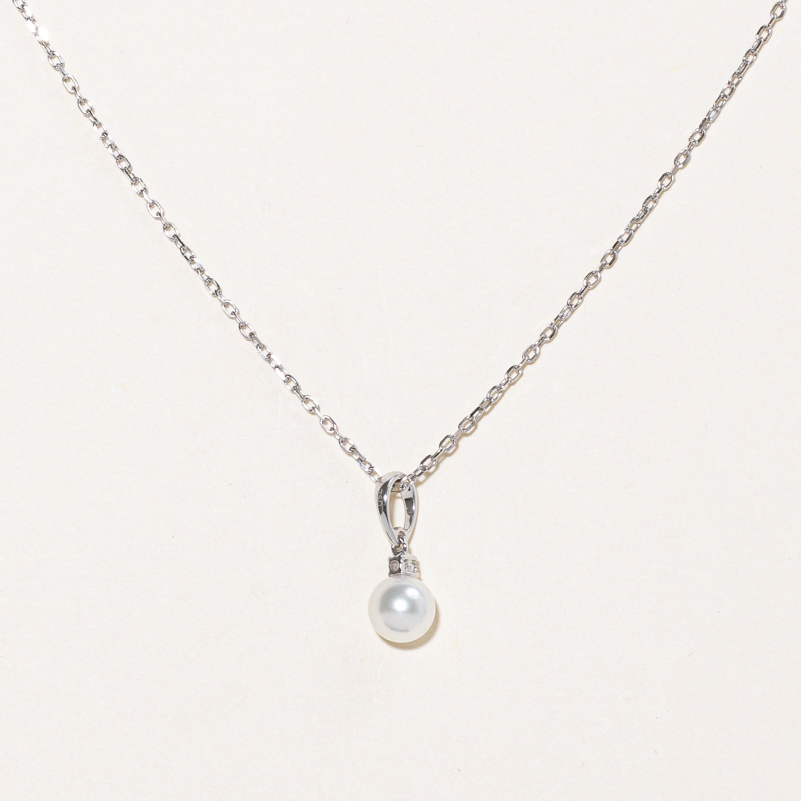 Pendentif « Mikimoto » en perle et diamant | 6,5 mm, 0,03 ct | 