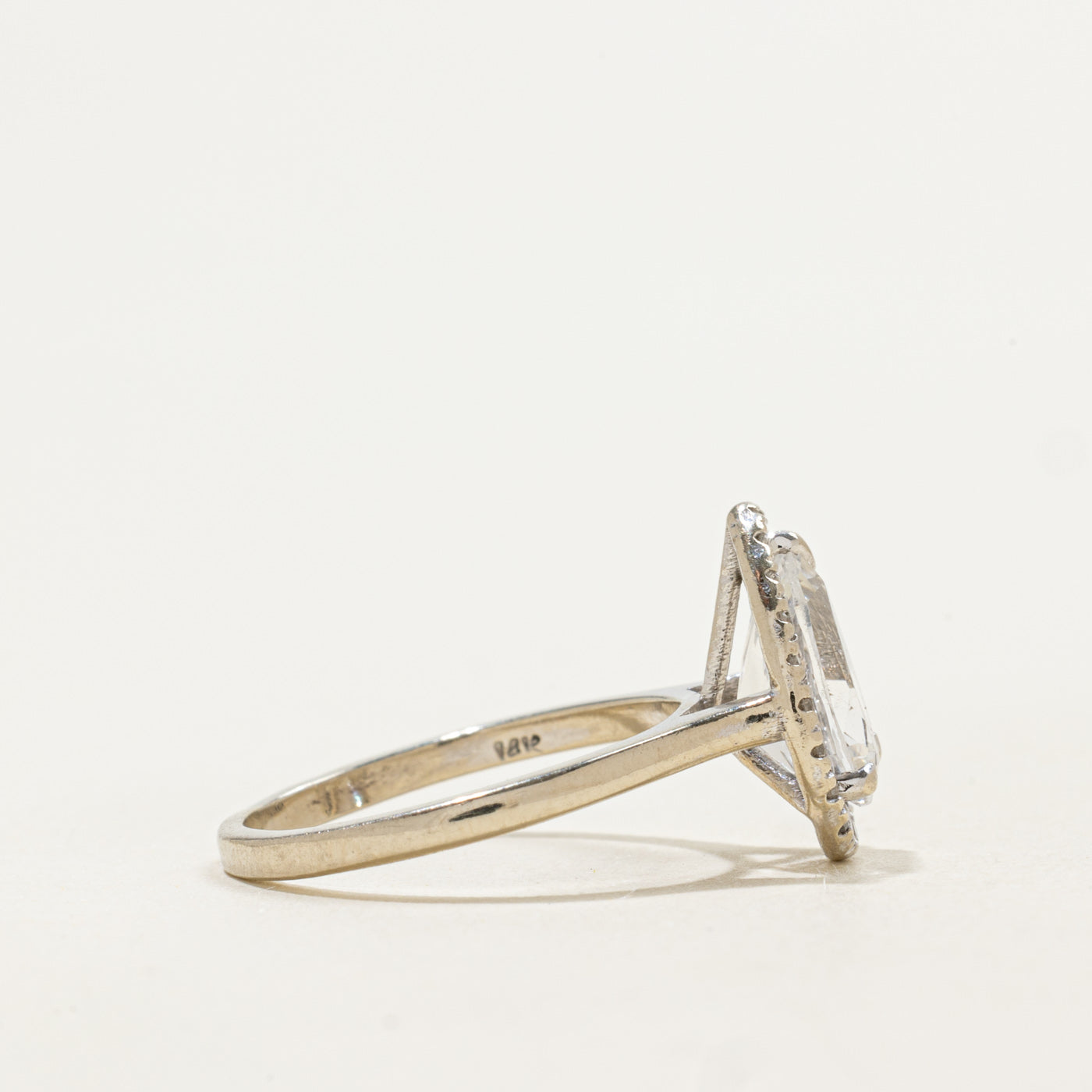 Bague cocktail en topaze blanche et diamants | 1,75 ct, 0,16 ct au total | Taille 5 | 
