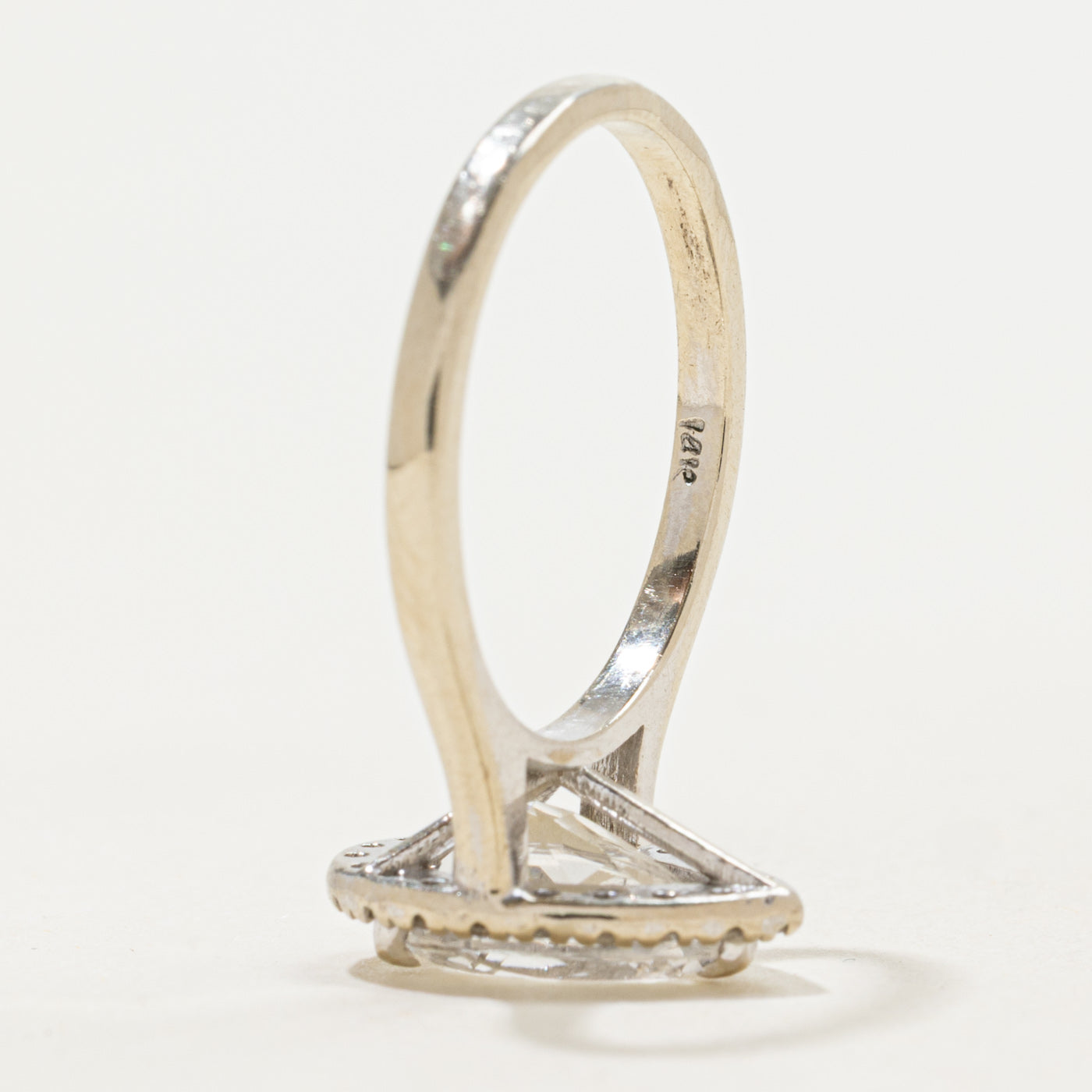Bague cocktail en topaze blanche et diamants | 1,75 ct, 0,16 ct au total | Taille 5 | 