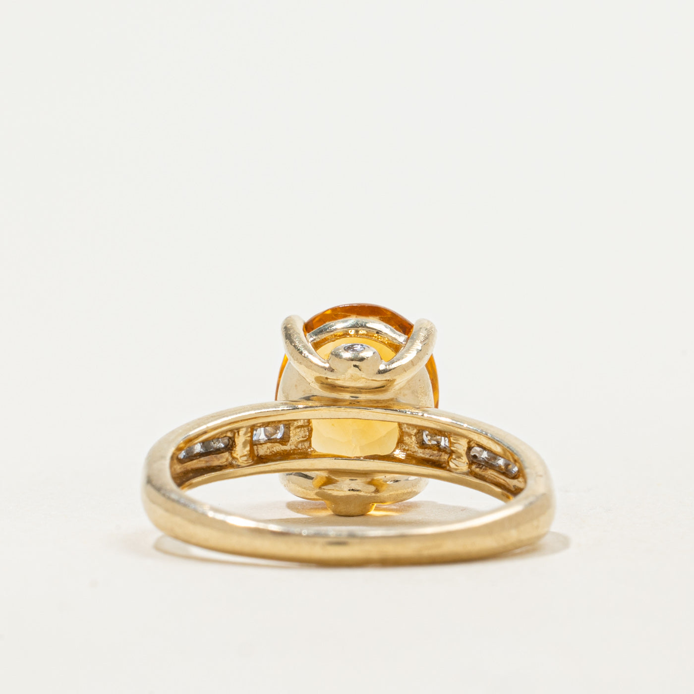 Bague ovale en citrine et diamants | 2,25 ct, 0,10 ct au total | Taille 6 | 