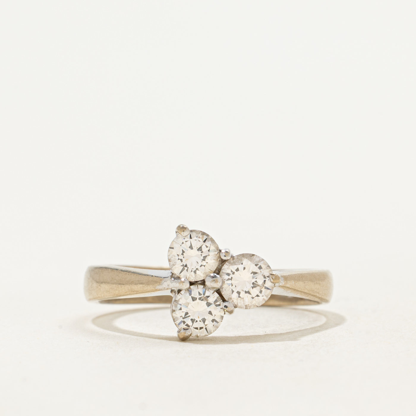 Bague trilogie trois diamants | 0,60 ct | Taille 6 | 