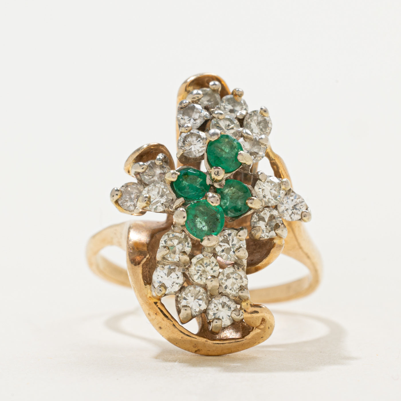 Bague cocktail spirale en diamants et émeraudes | 0,80 ct, 0,40 ct | Taille 6 | 