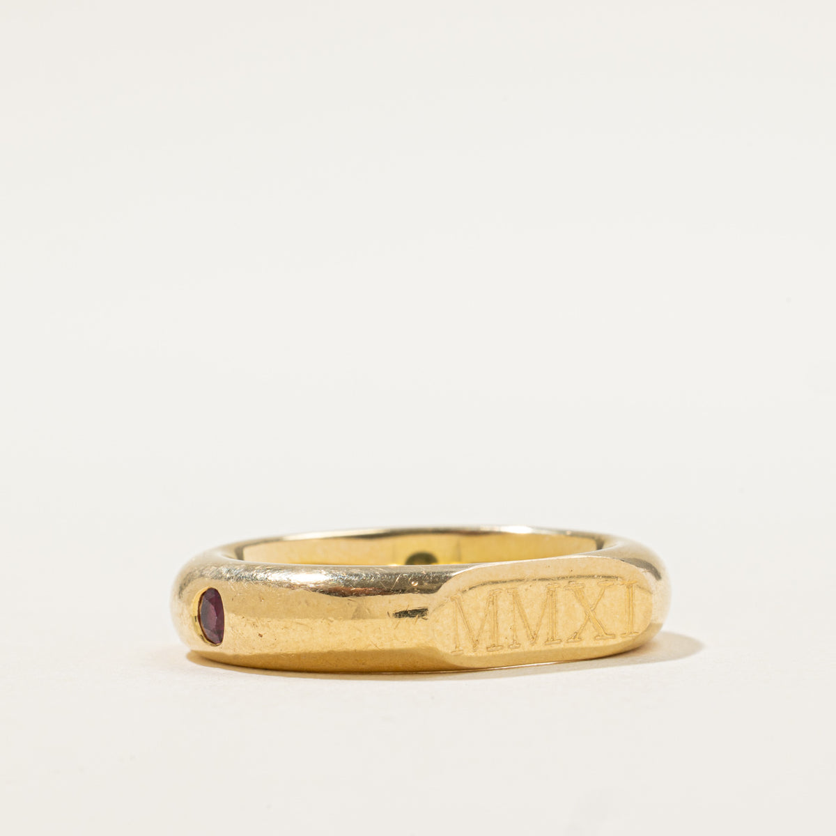 Bague en rubis avec chiffres romains | 0,10 ct | Taille 8,75 | 