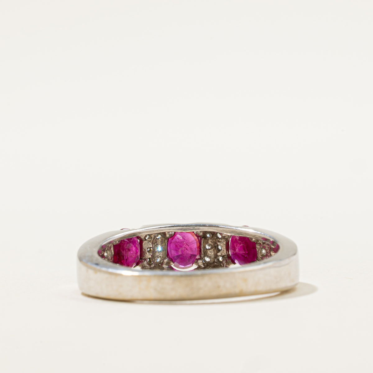 Bague en rubis et diamants traités au flux | 1,50 ct, 0,14 ct | Taille 10 | 