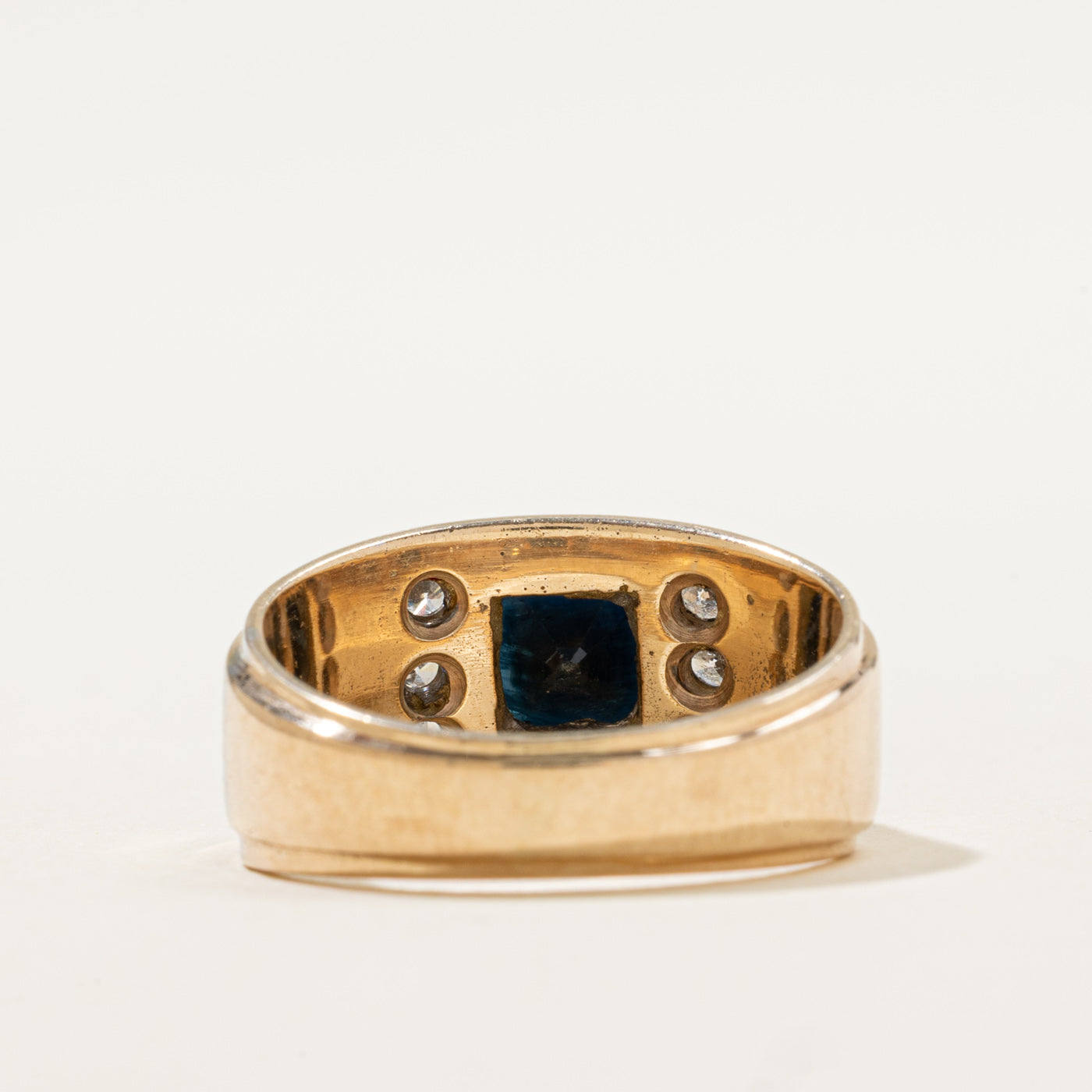 Bague cocktail saphir et diamants | 1,75 ct, 0,18 ct au total | Taille 8 | 