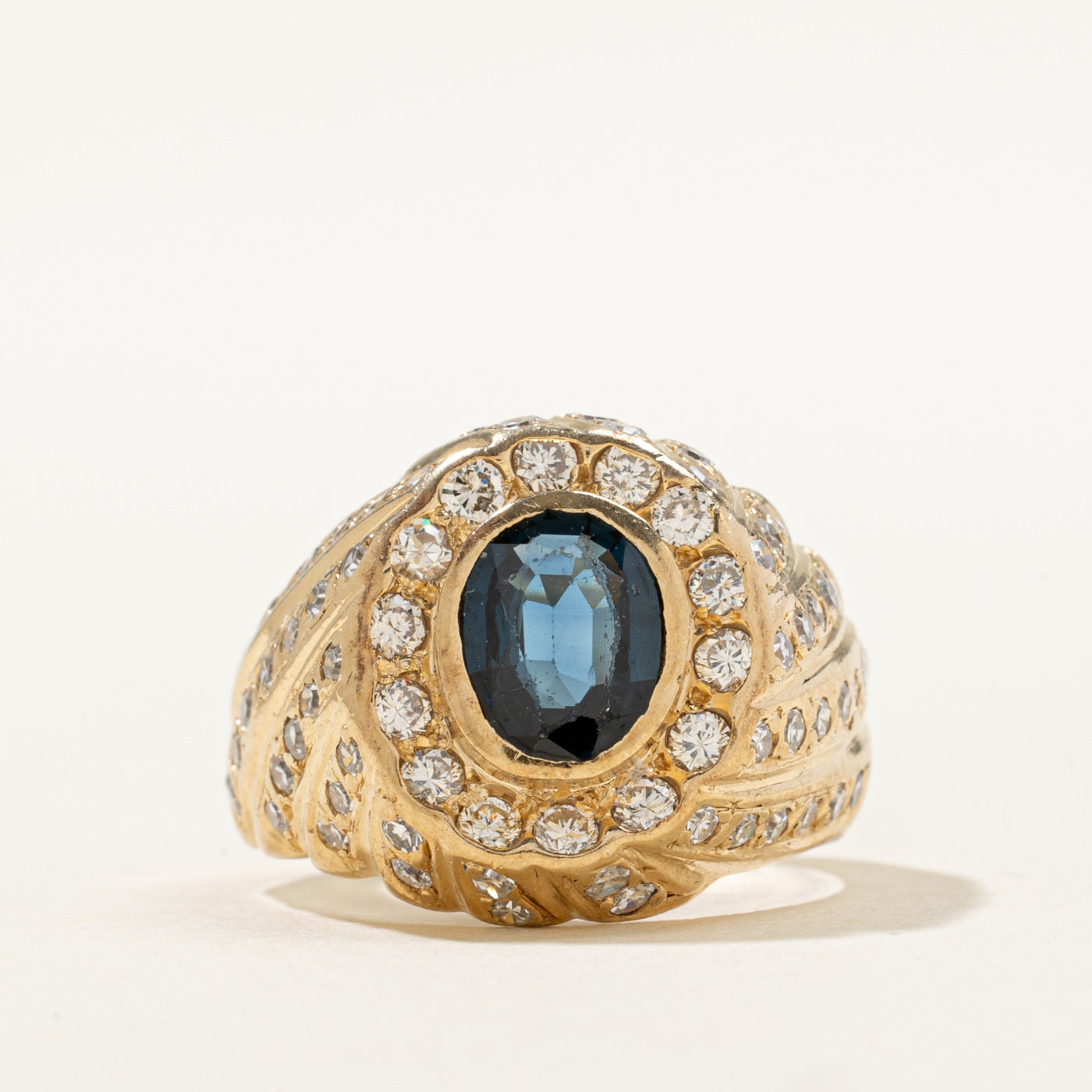 Bague torsadée en saphir turquoise et diamants | 0,94 ct, 0,78 ct au total | Taille 5 | 