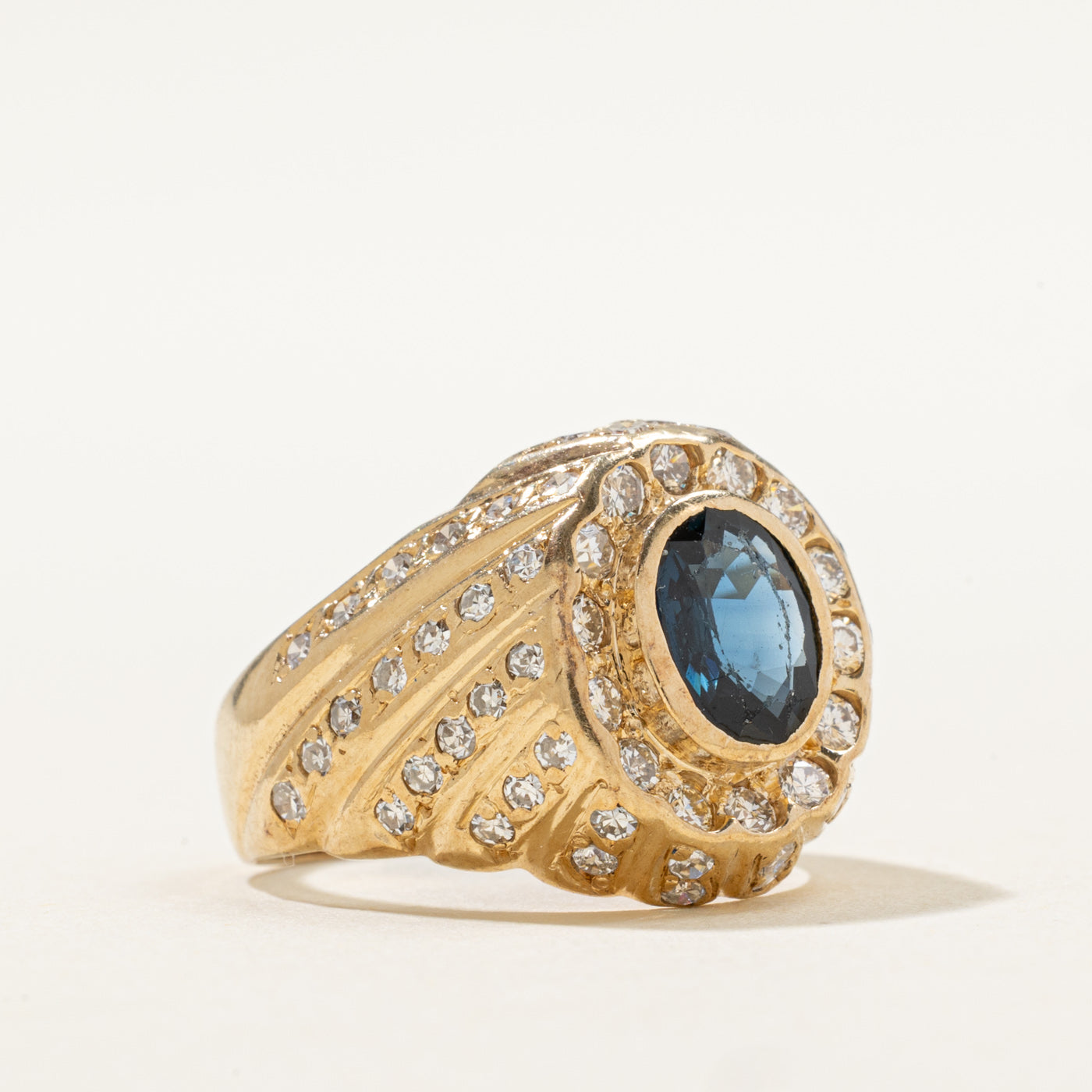Bague torsadée en saphir turquoise et diamants | 0,94 ct, 0,78 ct au total | Taille 5 | 