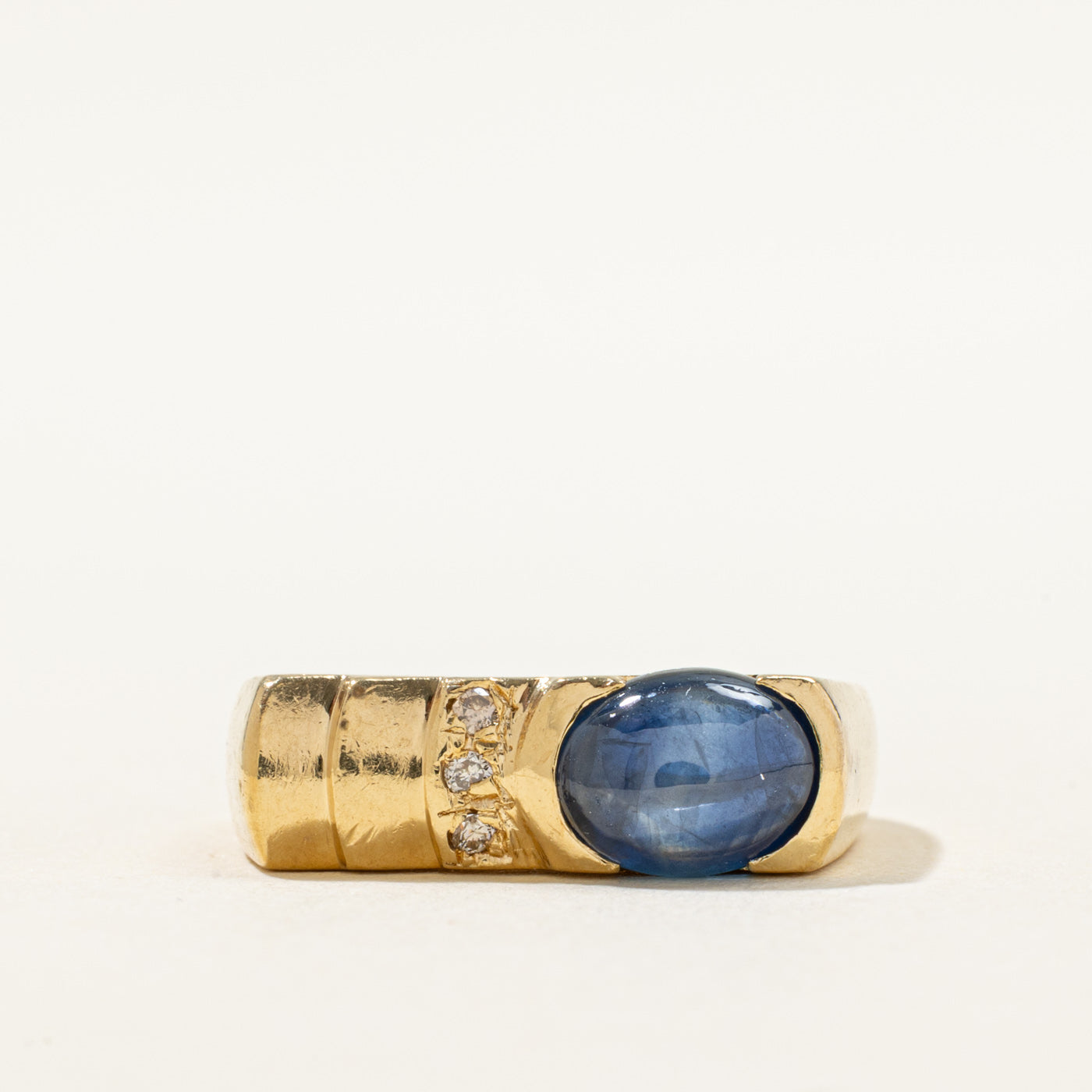 Bague saphir bleu et diamants | 1,80 ct, 0,03 ct au total | Taille 7,5 | 